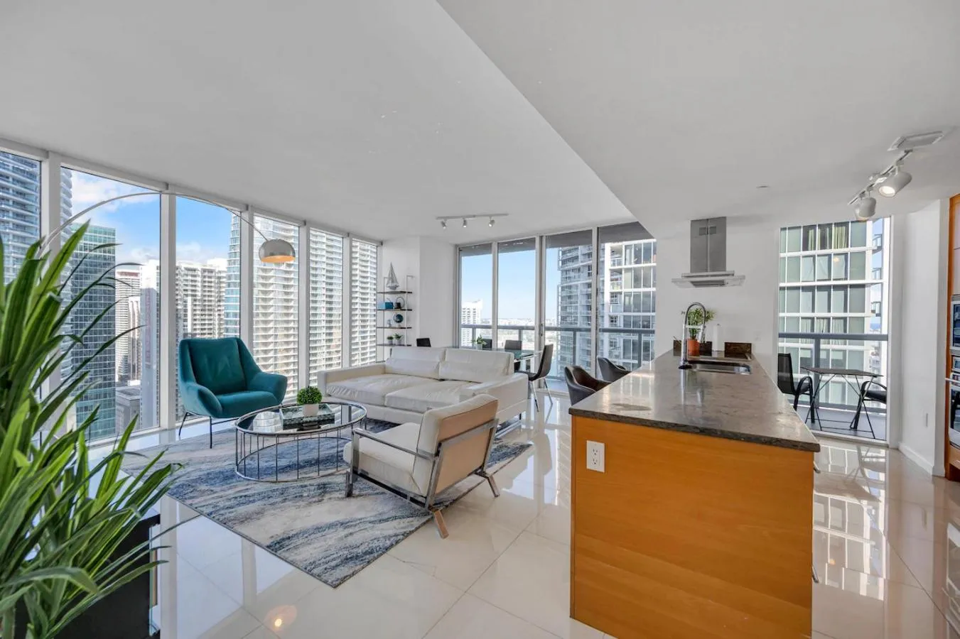 *W ICON BRICKELL- LUXURY 2BR HIGHRISE CORNER CONDO**