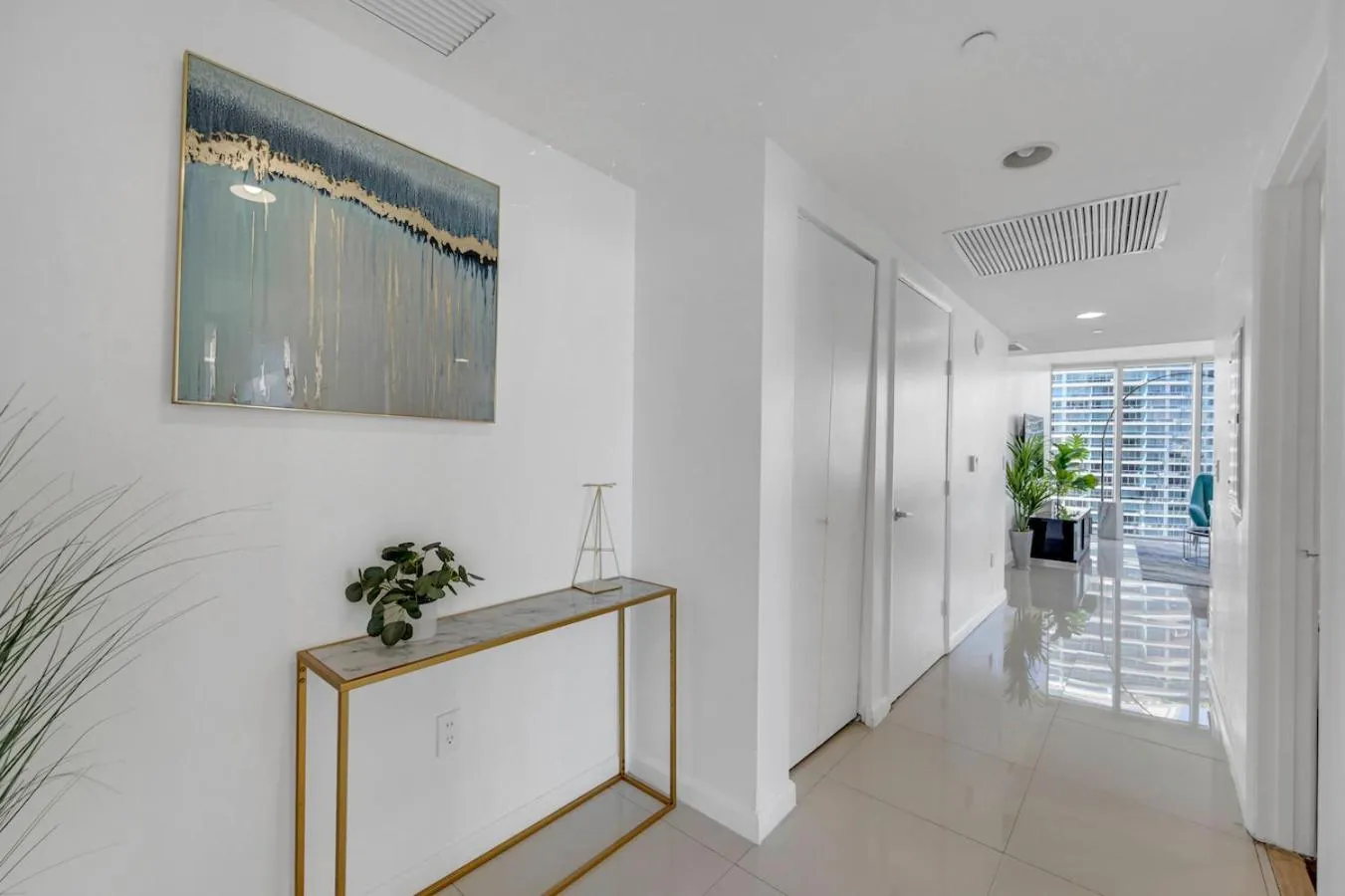 *W ICON BRICKELL- LUXURY 2BR HIGHRISE CORNER CONDO**