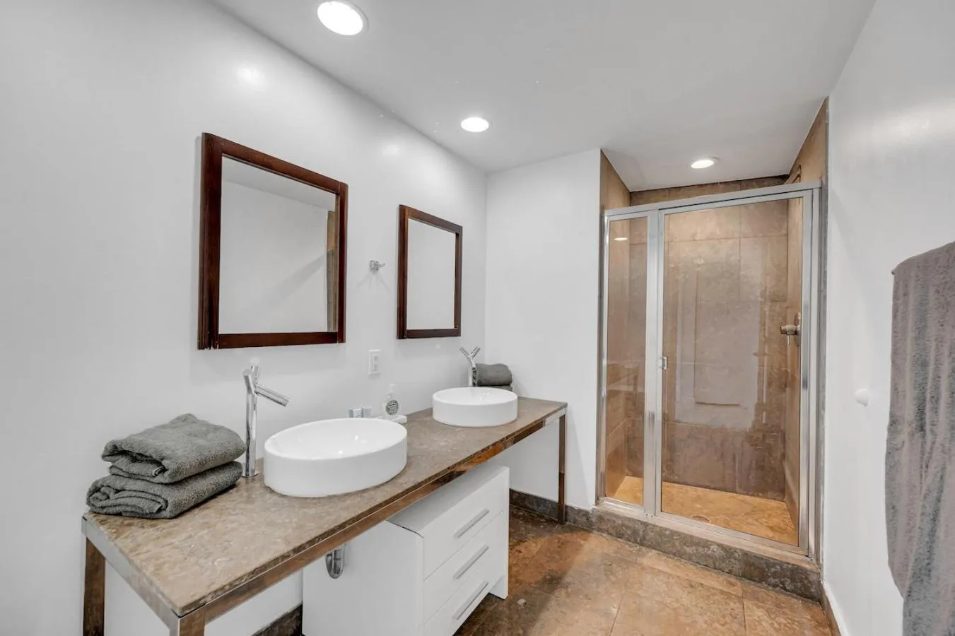 *W ICON BRICKELL- LUXURY 2BR HIGHRISE CORNER CONDO**