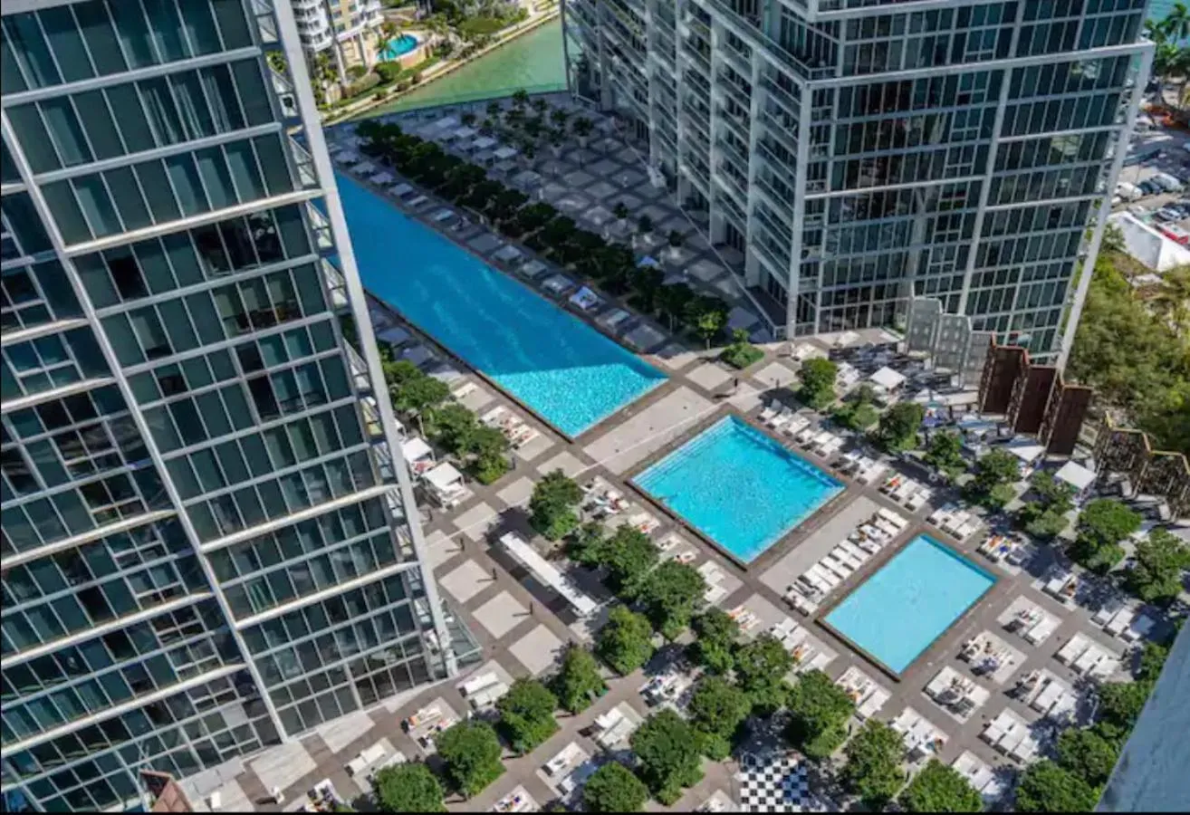 *W ICON BRICKELL- LUXURY 2BR HIGHRISE CORNER CONDO**