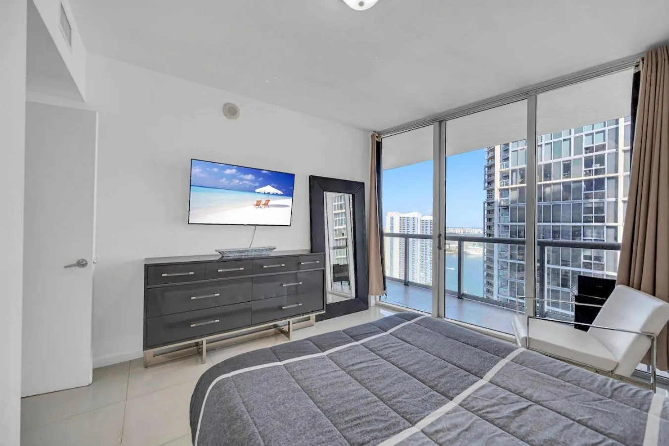 *W ICON BRICKELL- LUXURY 2BR HIGHRISE CORNER CONDO**