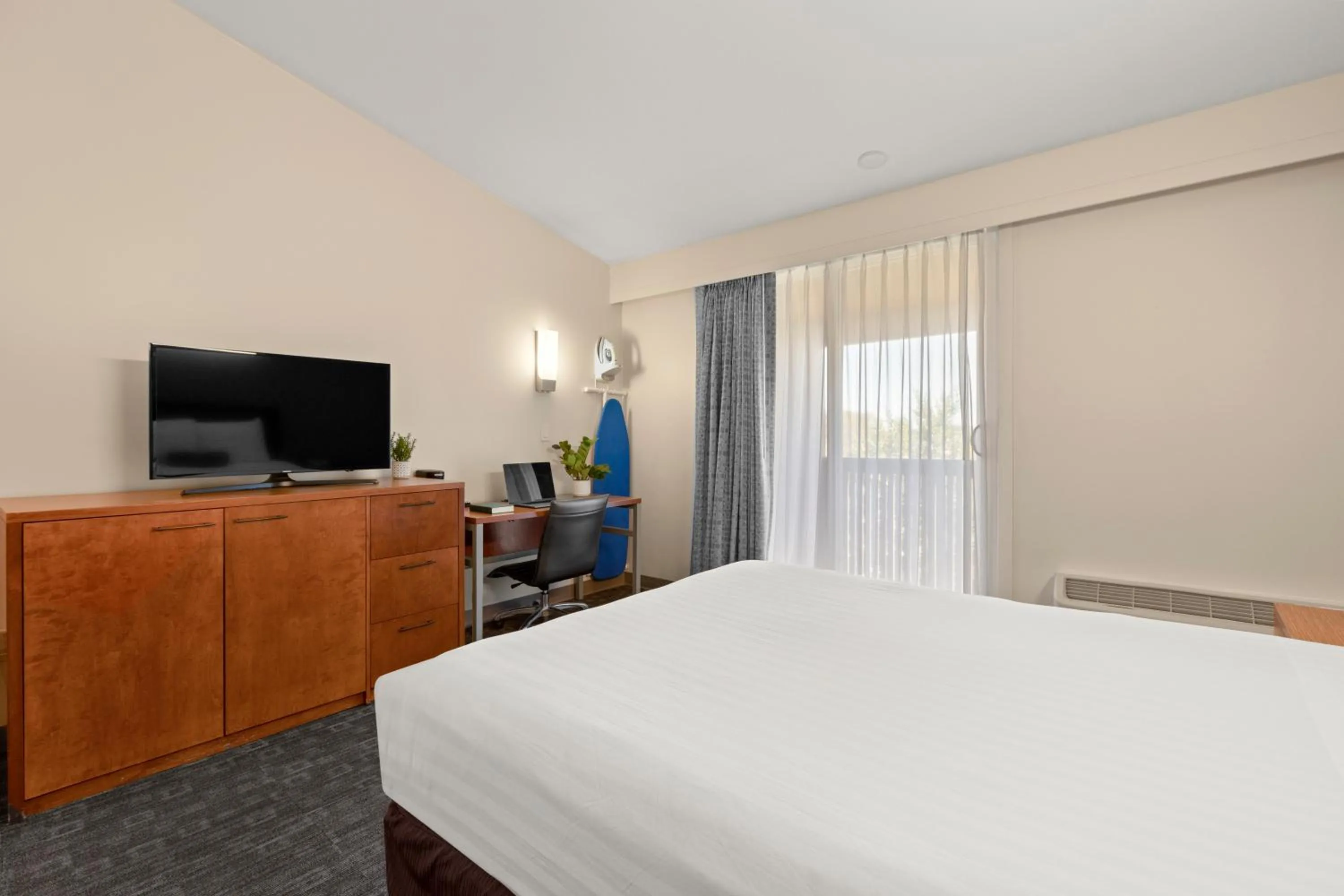 Bed in Good Nite Inn Redwood City - San Francisco Airport