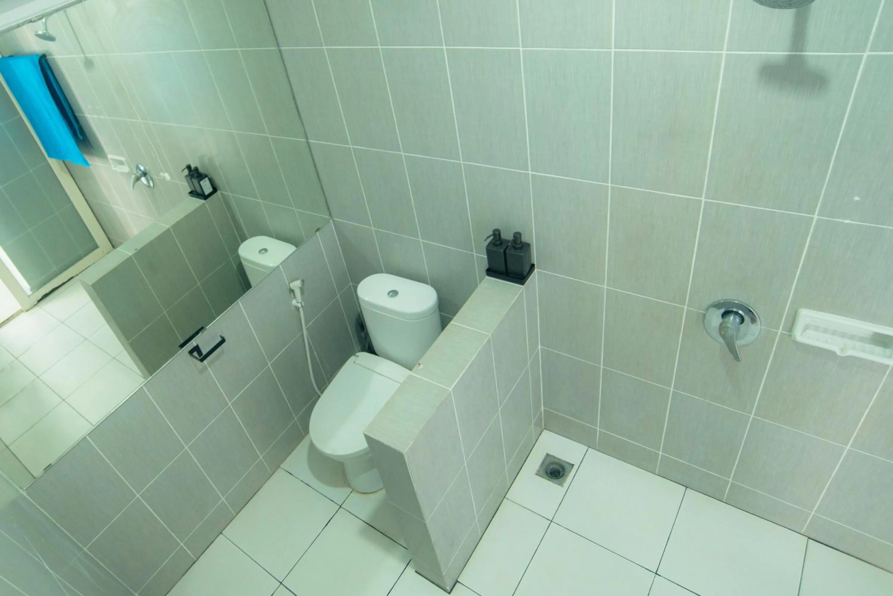 Bathroom in Mad Monkey Kuta Lombok