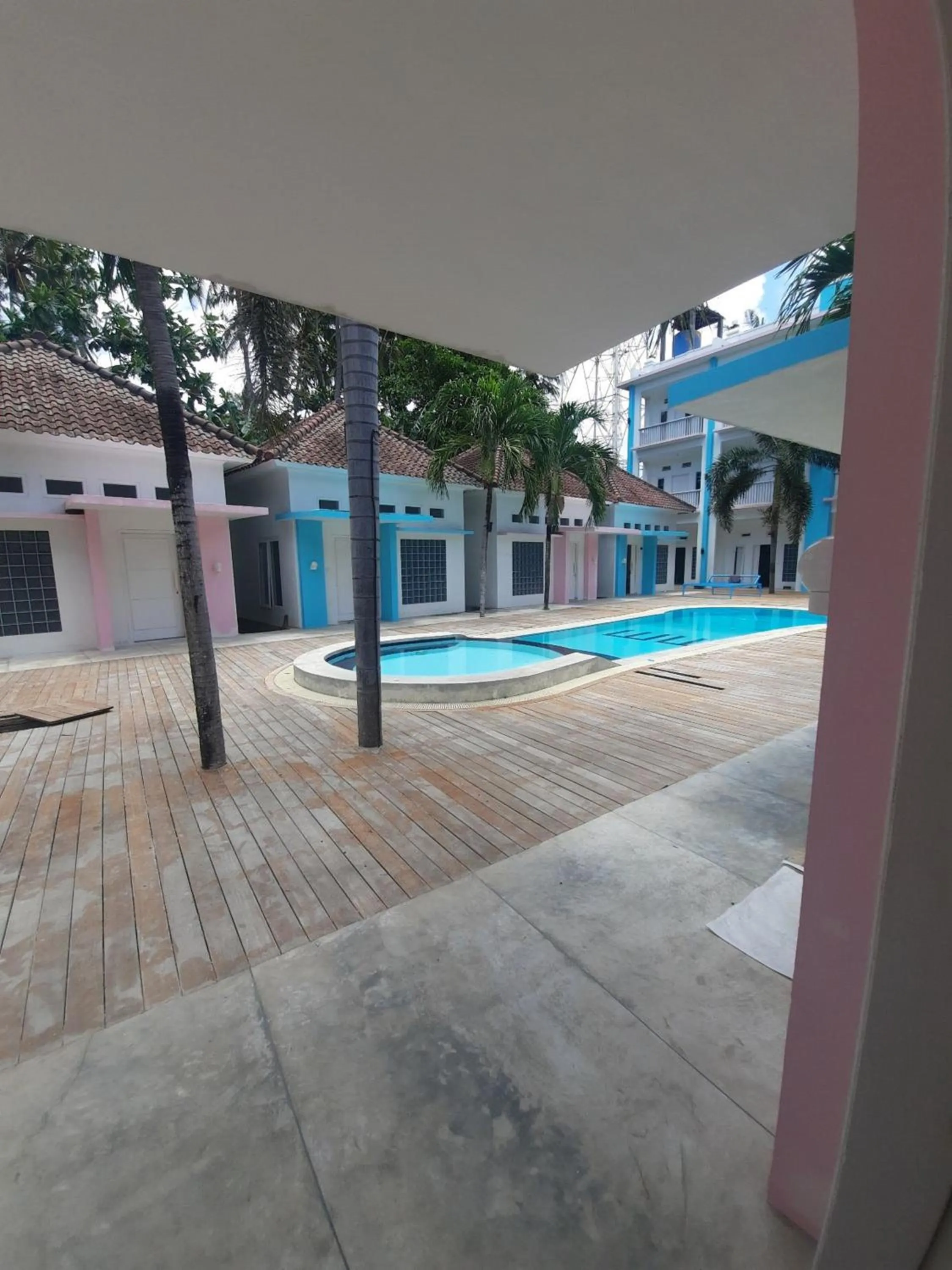 Swimming pool in Mad Monkey Kuta Lombok