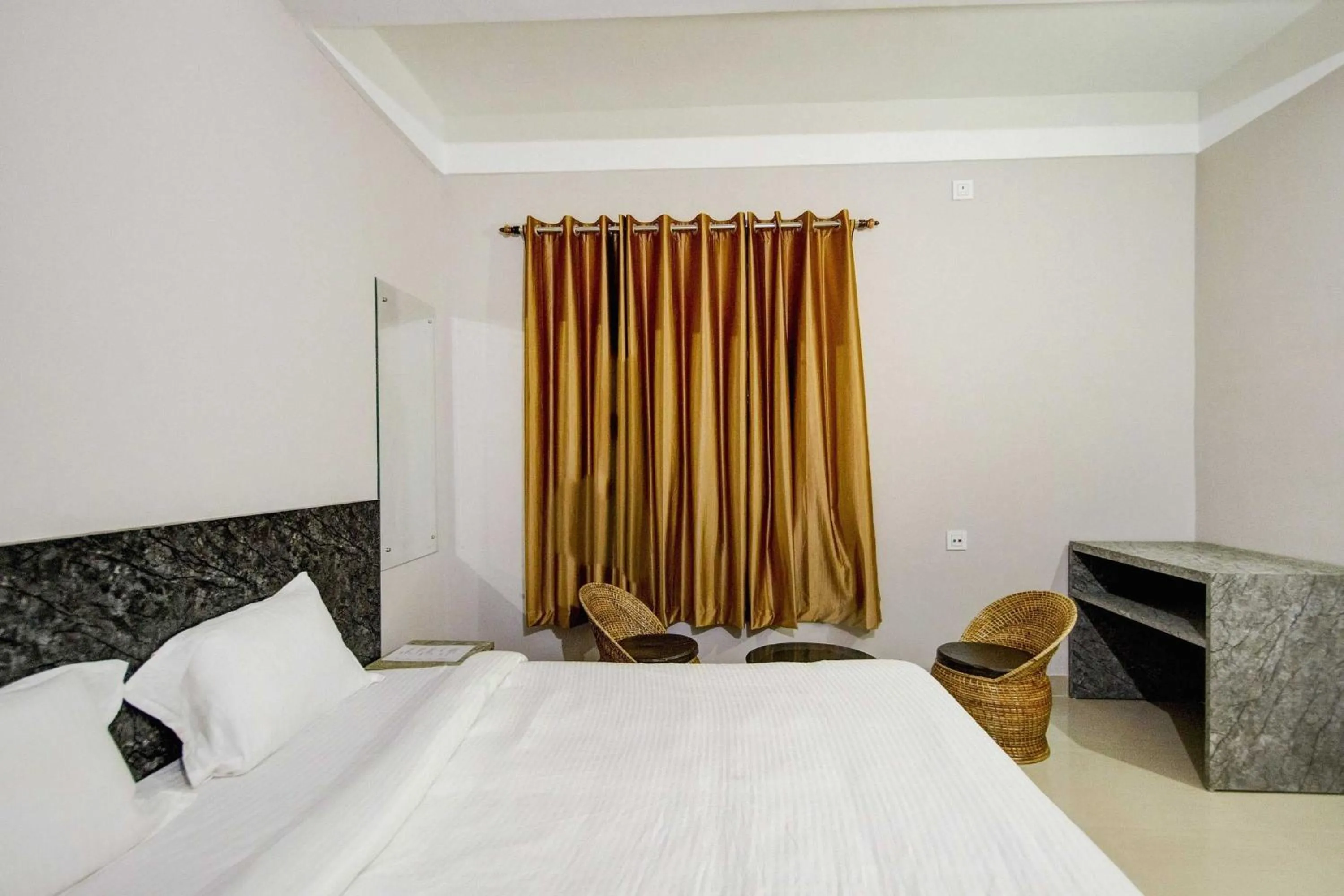 Bedroom, Bed in Hotel O Sai villa