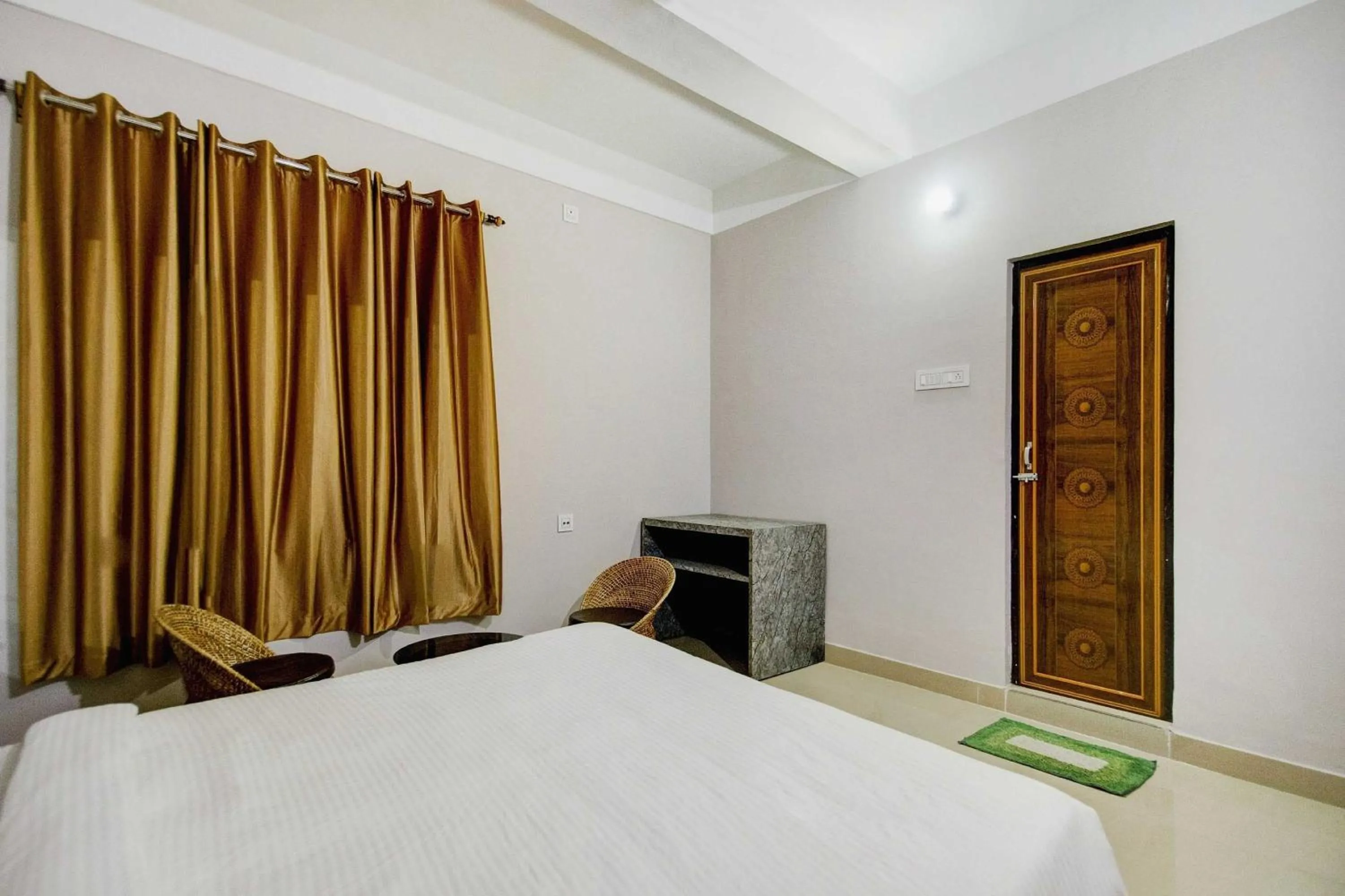 Bedroom, Bed in Hotel O Sai villa