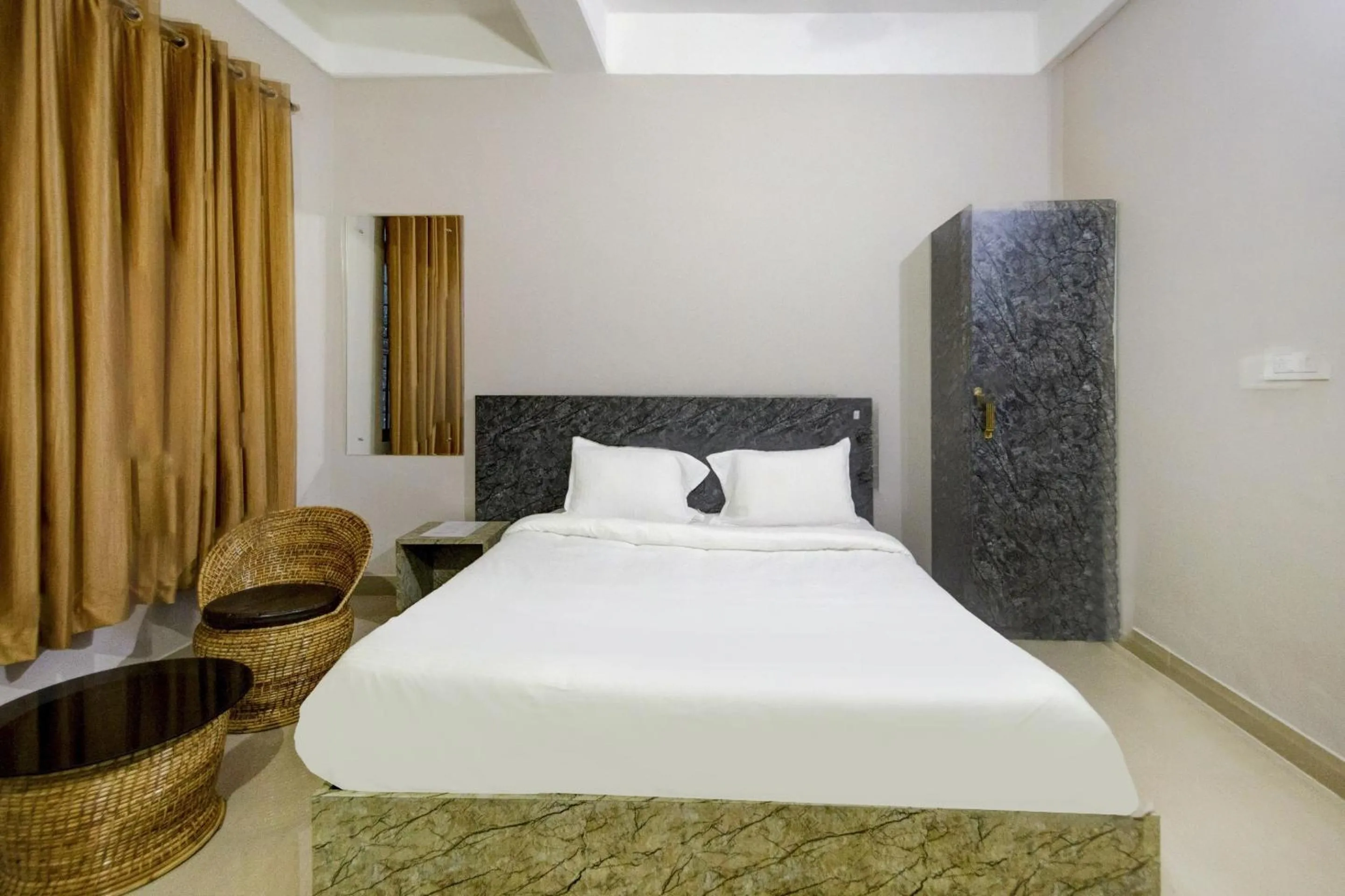 Bedroom, Bed in Hotel O Sai villa