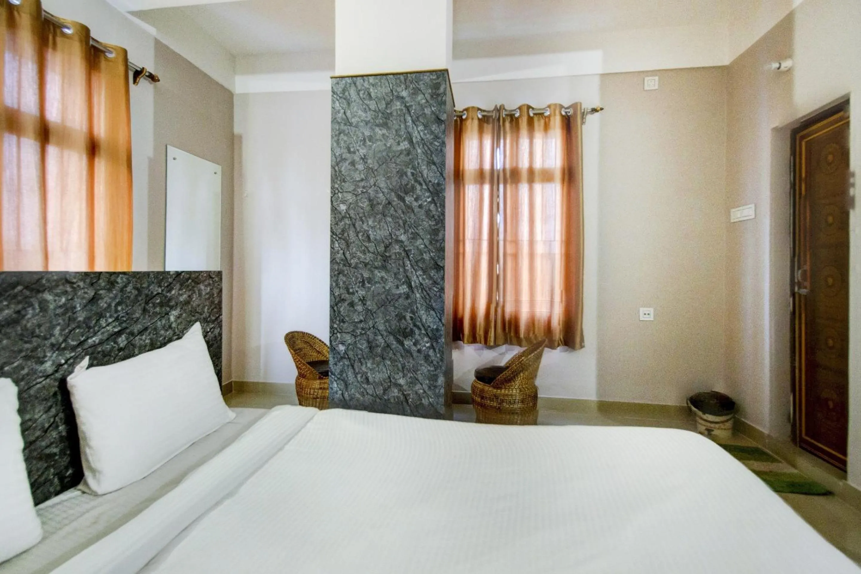 Bedroom, Bed in Hotel O Sai villa