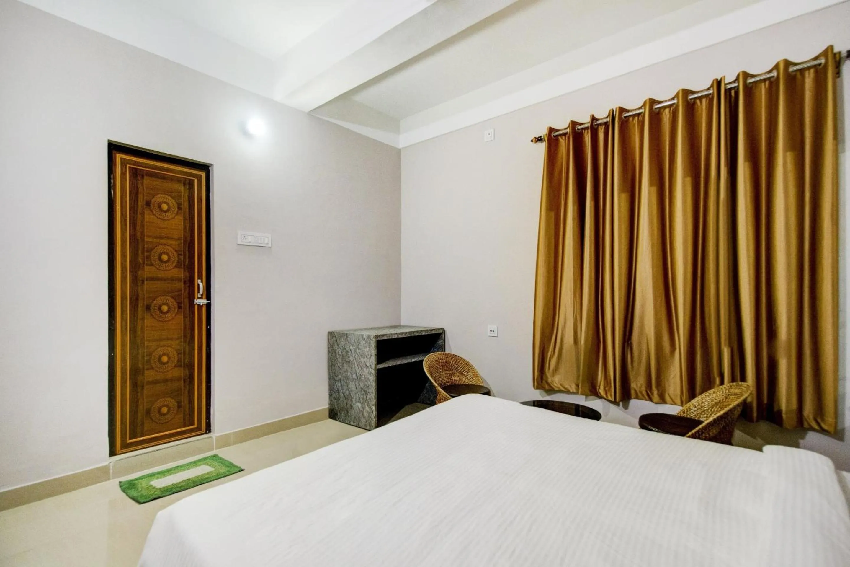 Bedroom, Bed in Hotel O Sai villa