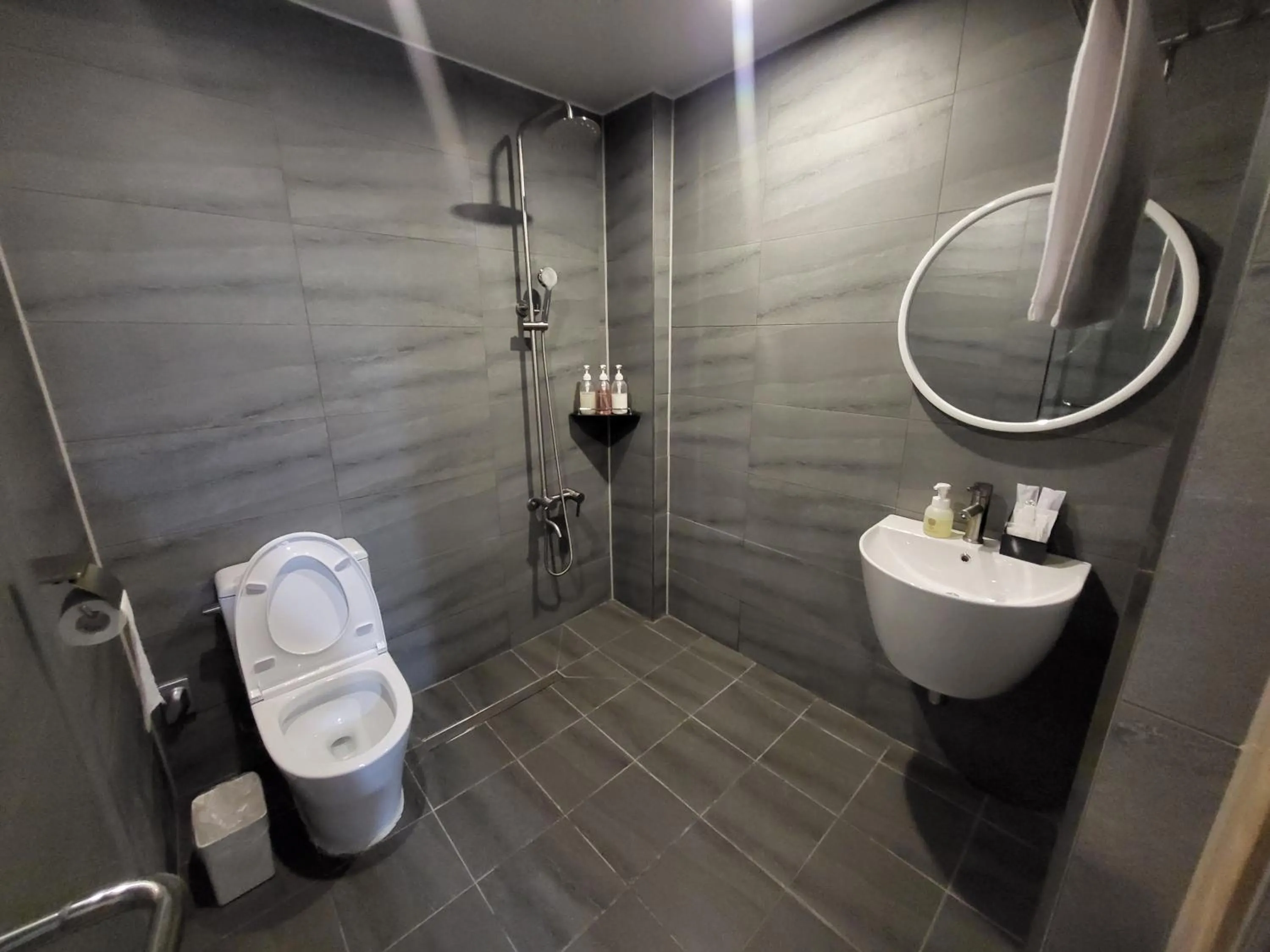 Shower in Hotel razaB