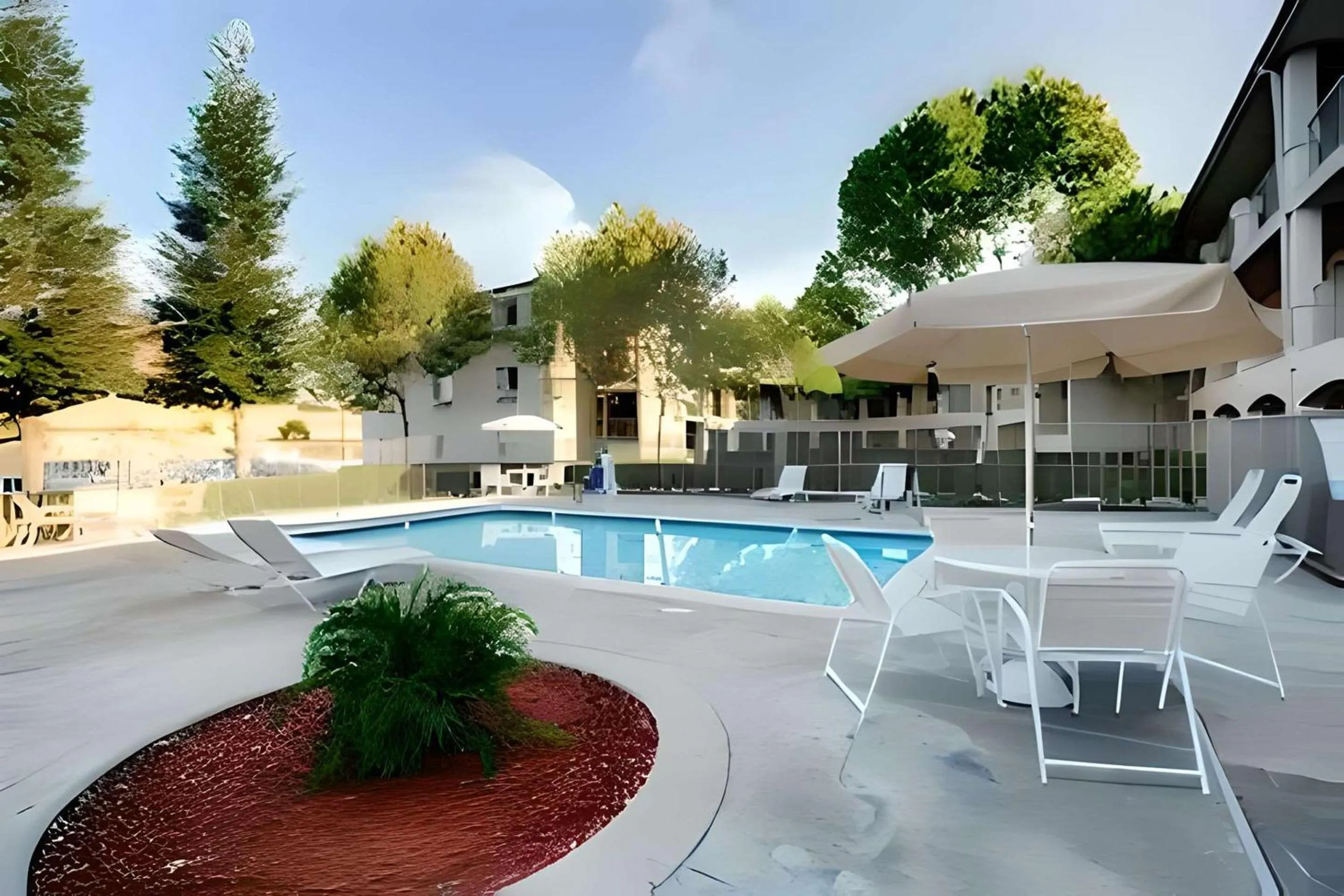 Swimming pool in Inn at Rohnert Park