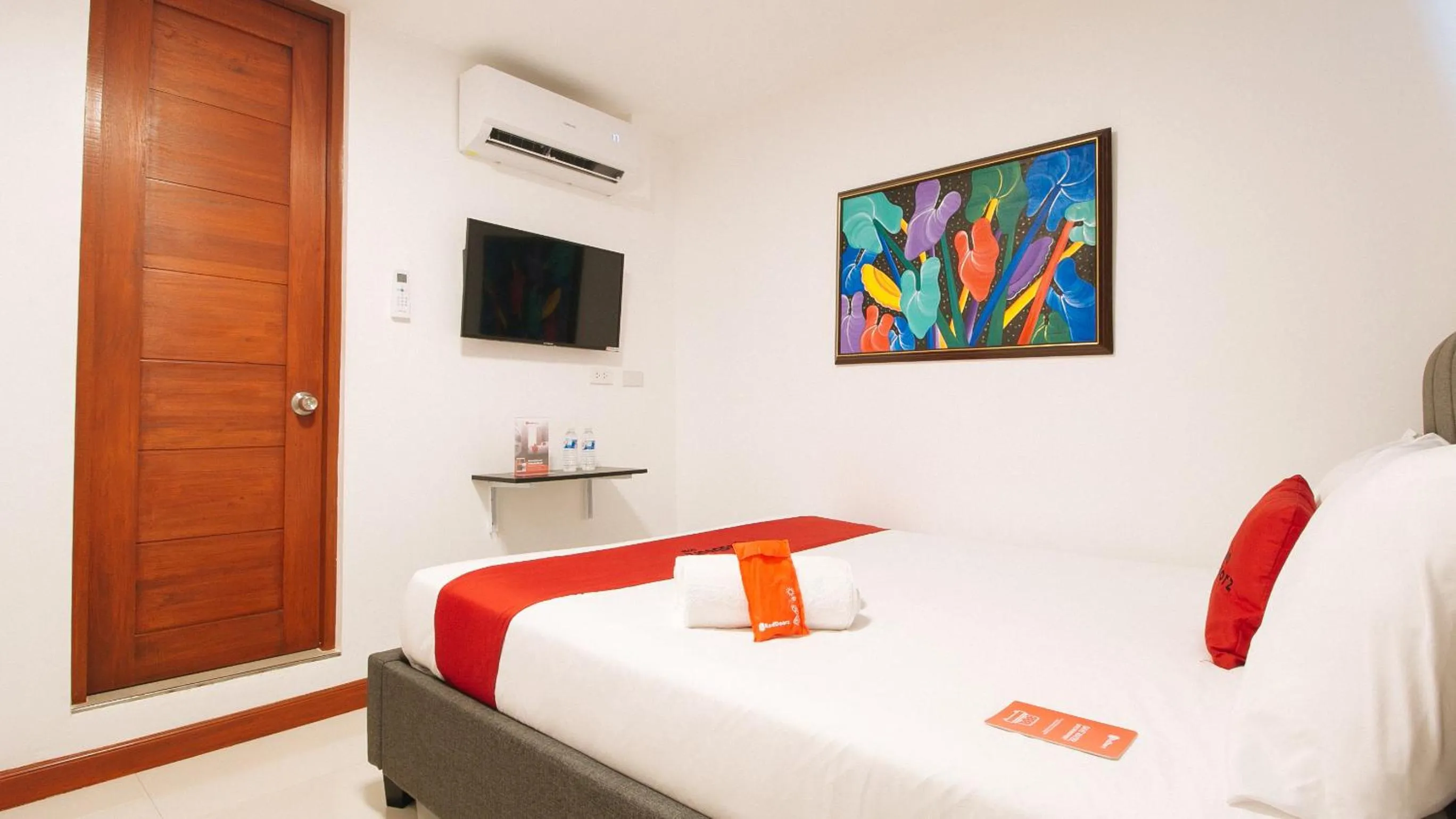 TV and multimedia in RedDoorz Plus @ Green Star Park Cagayan