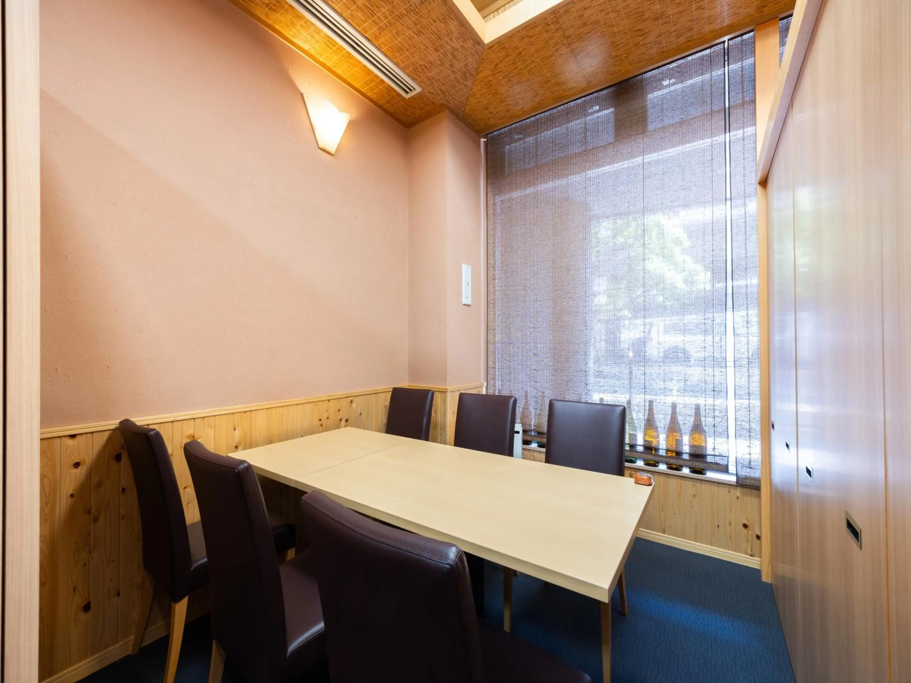 Restaurant/places to eat in APA Hotel Osaka Kadomashi Ekimae