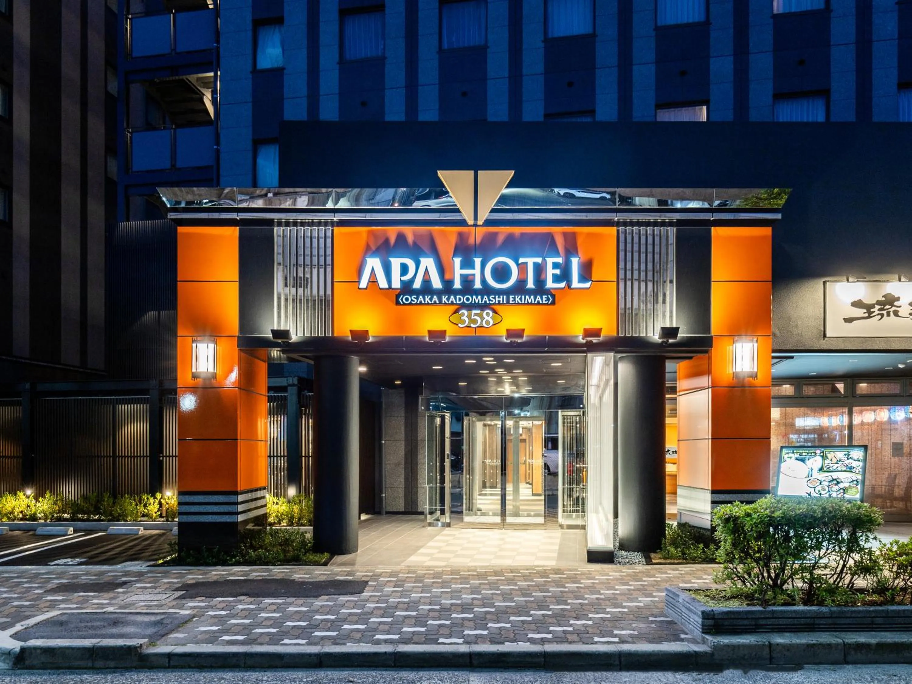 Facade/entrance in APA Hotel Osaka Kadomashi Ekimae