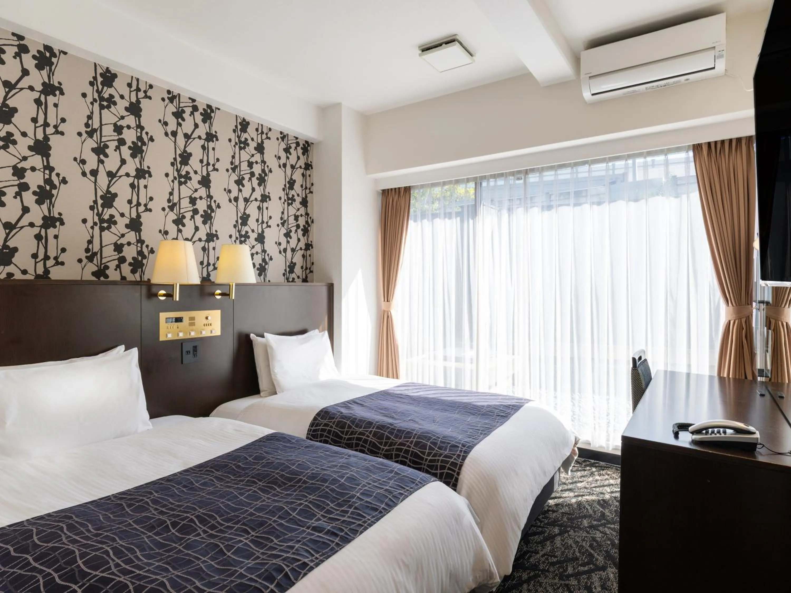 Bed in APA Hotel Osaka Kadomashi Ekimae