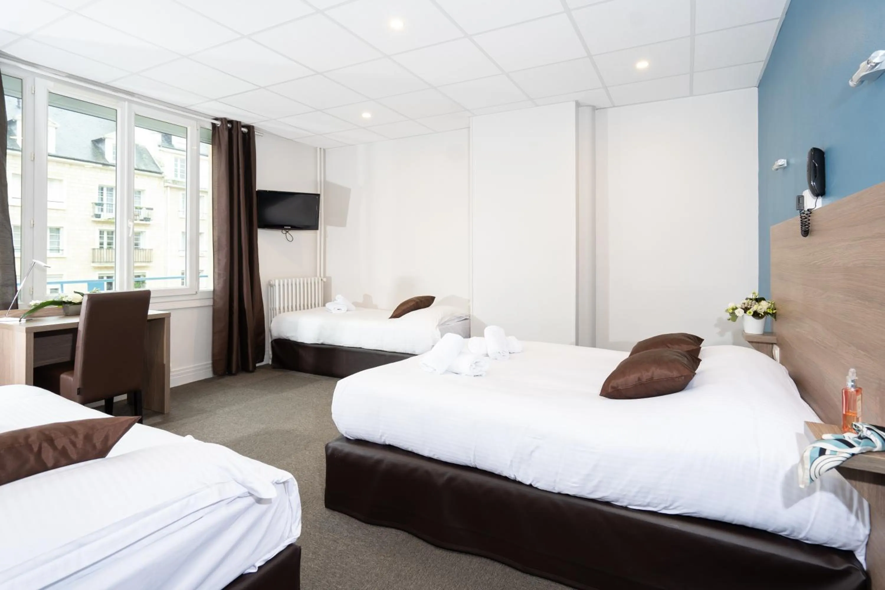 Photo of the whole room, Bed in Logis Hotel Du Chateau