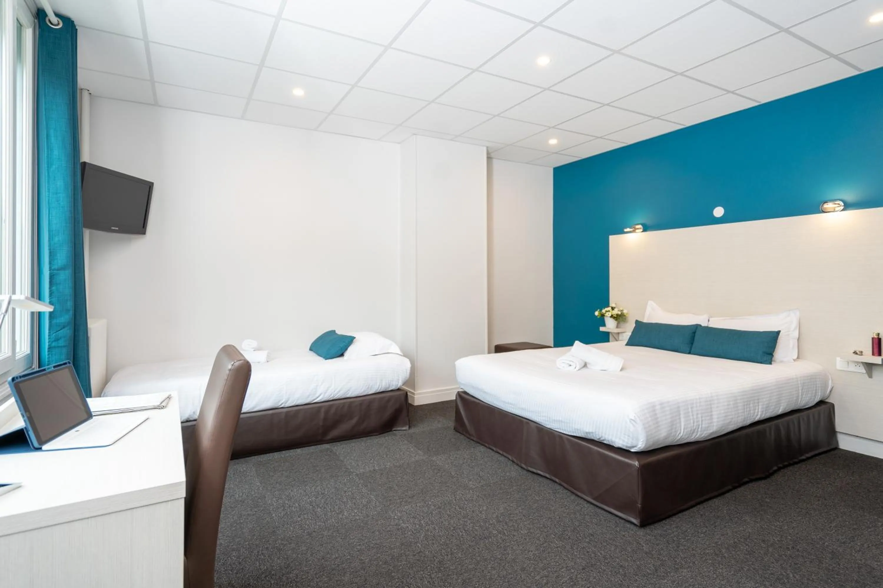 Bed in Logis Hotel Du Chateau