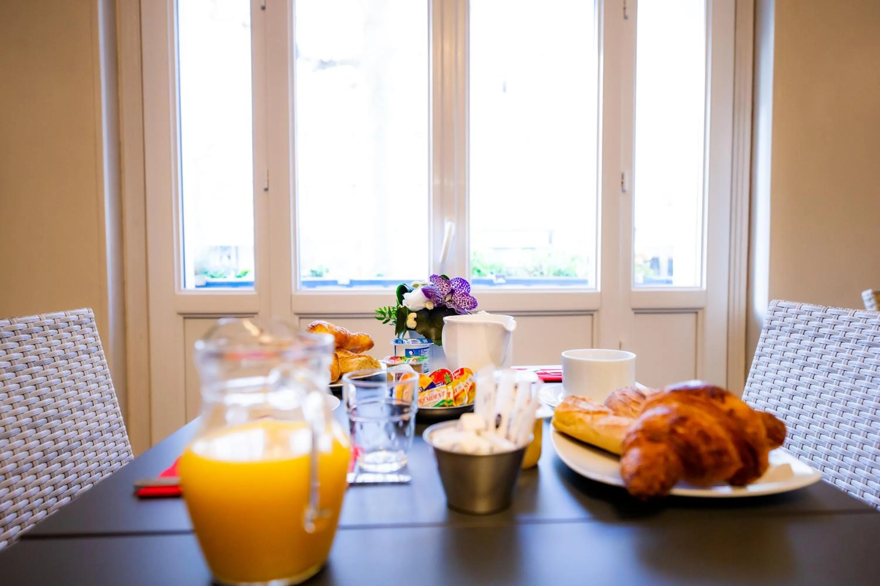 Seating area in Logis Hotel Du Chateau