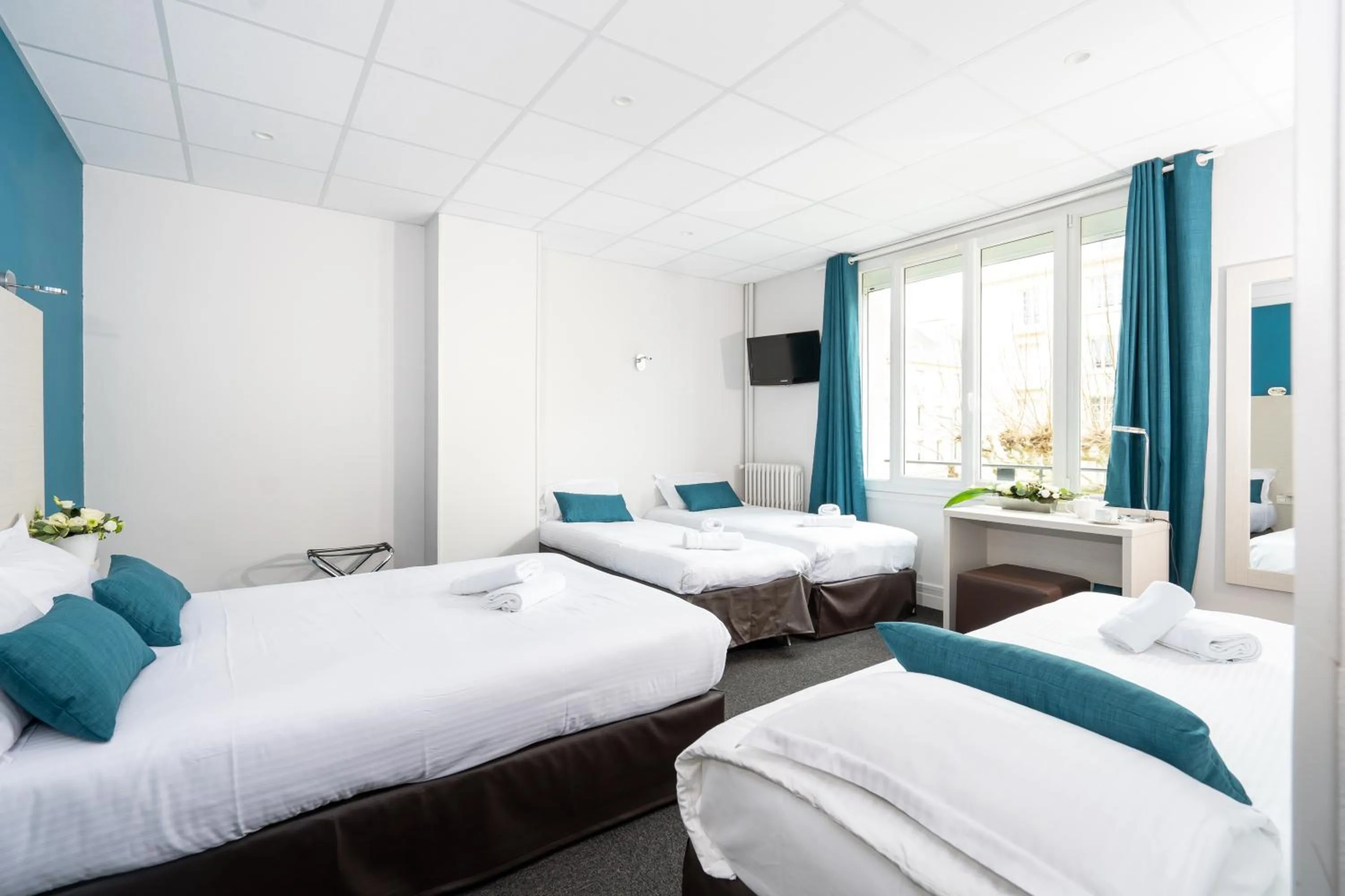 Photo of the whole room, Bed in Logis Hotel Du Chateau