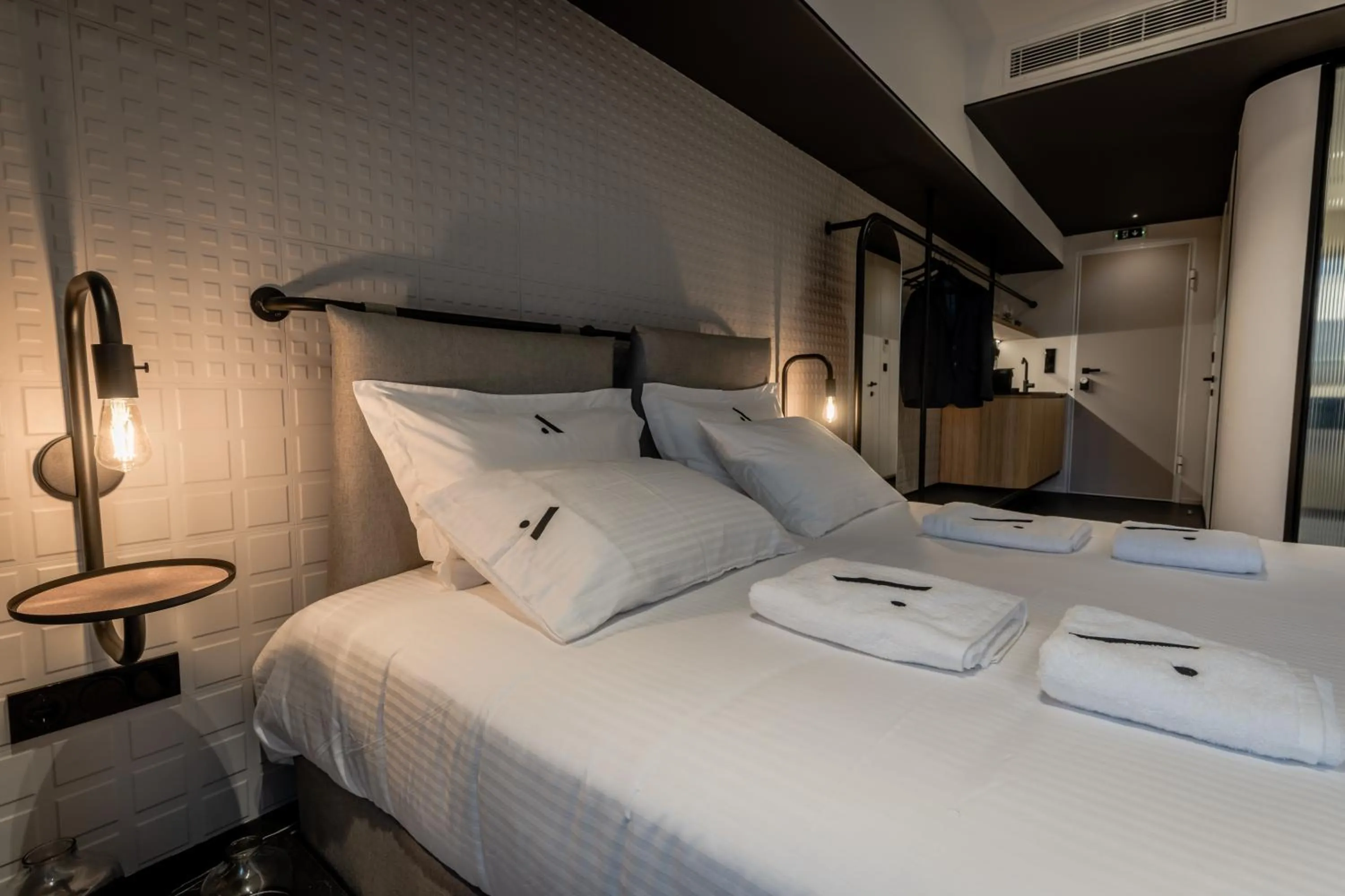 Bed in Athinaion Recreation Suites