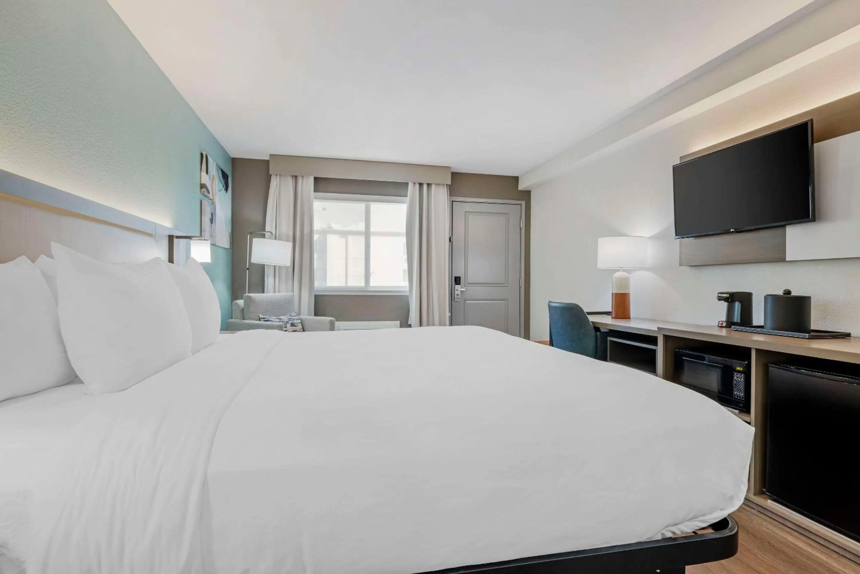 Bedroom, Bed in Comfort Inn Sea World Area