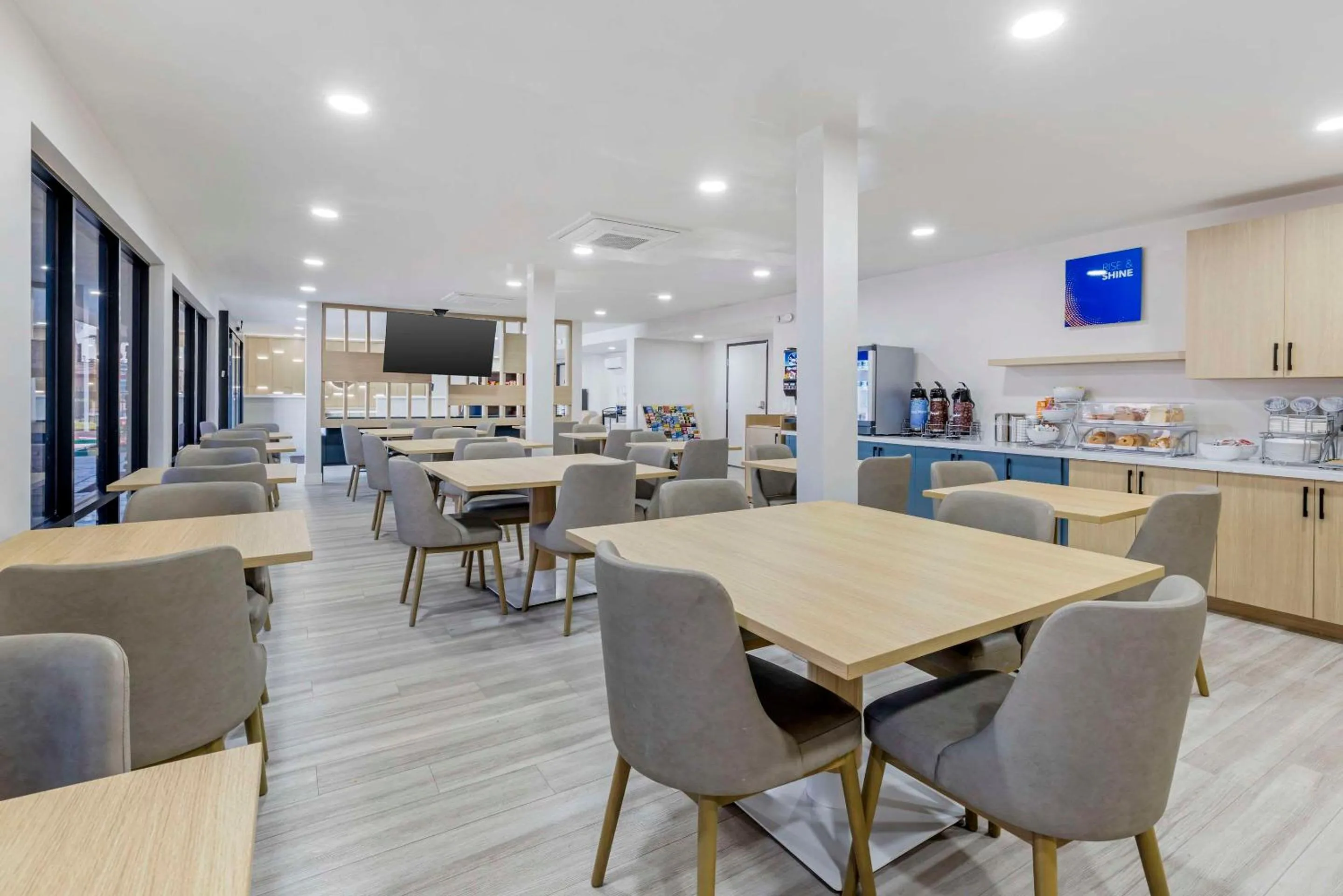 Breakfast in Comfort Inn Sea World Area