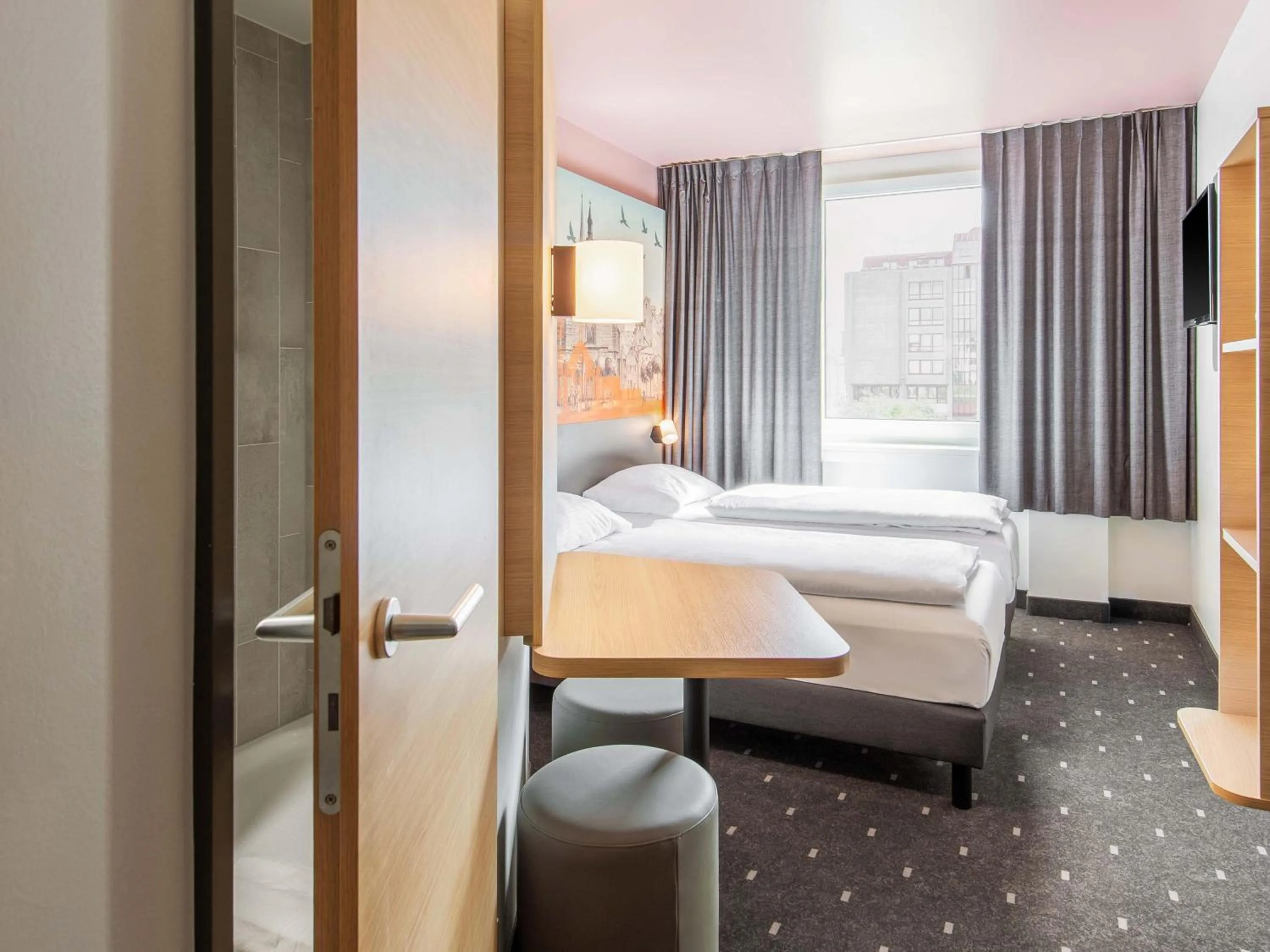 Photo of the whole room, Bed in B&B Hotel Nürnberg-Hbf