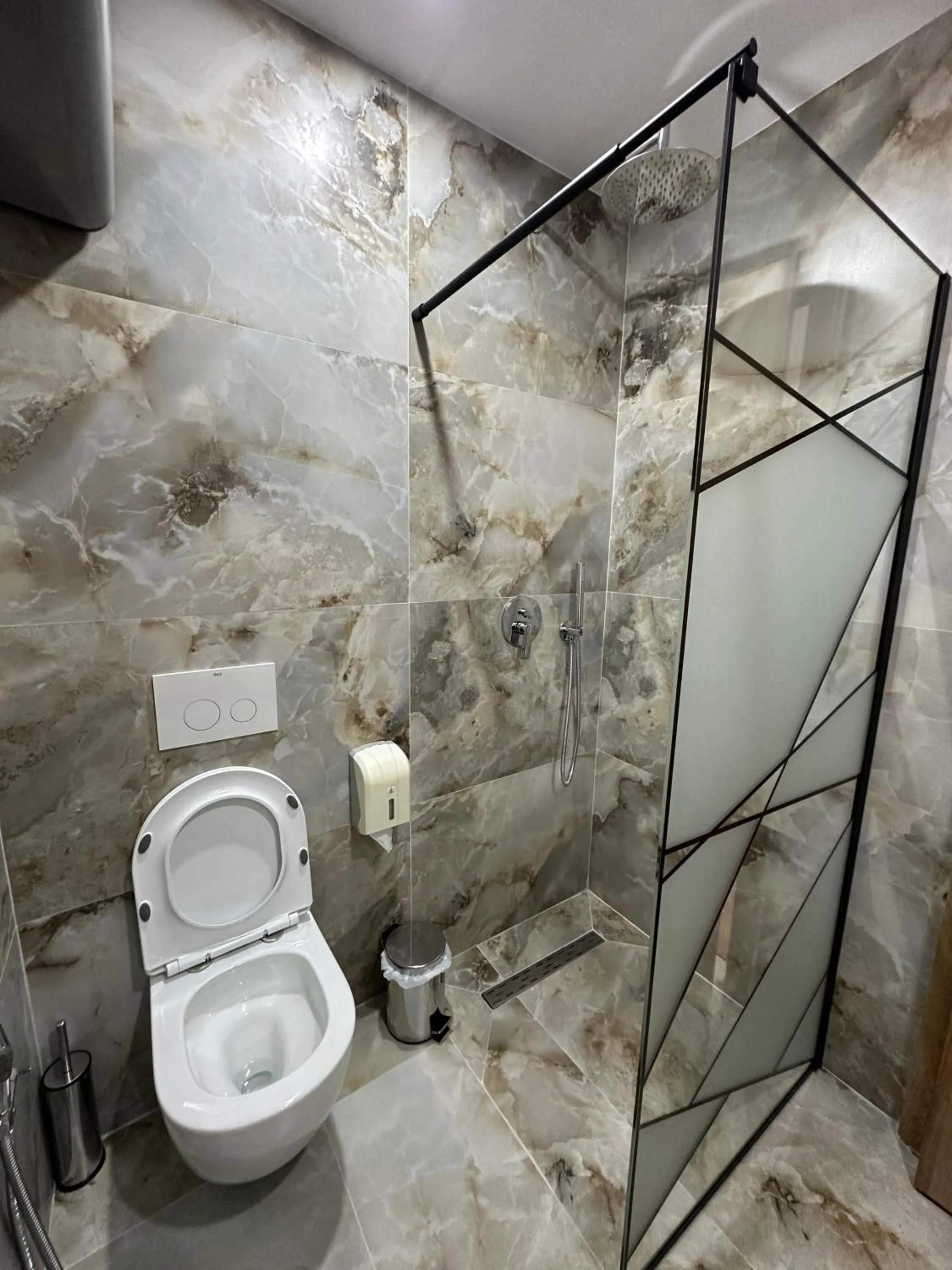 Shower in Hotel Arberia