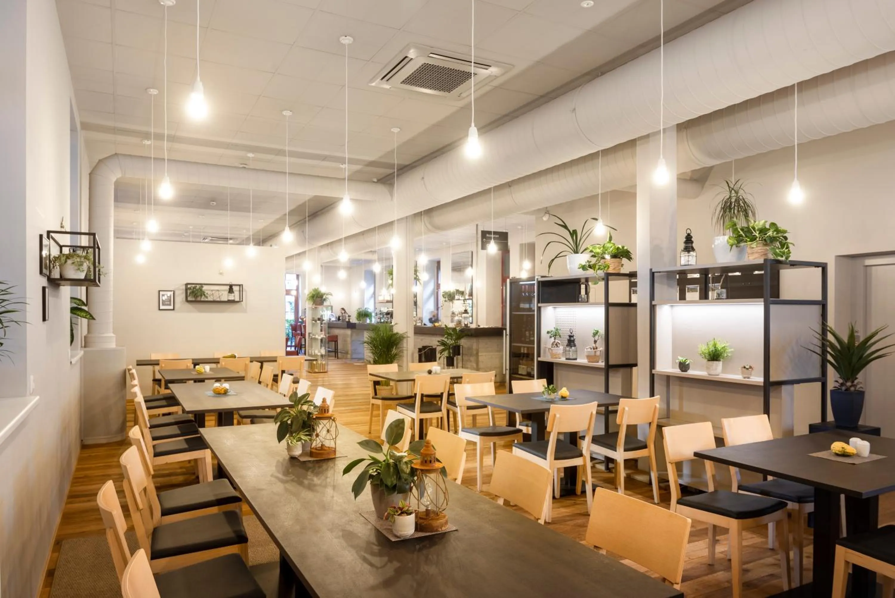 Restaurant/places to eat in JUFA Hotel Bregenz