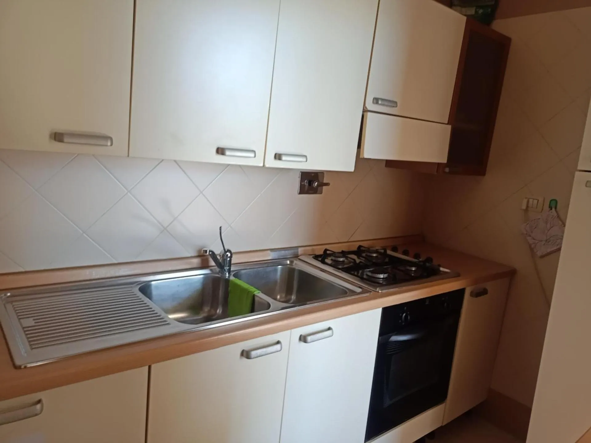 Kitchen or kitchenette in Altamira 2000 by GABRIELLA