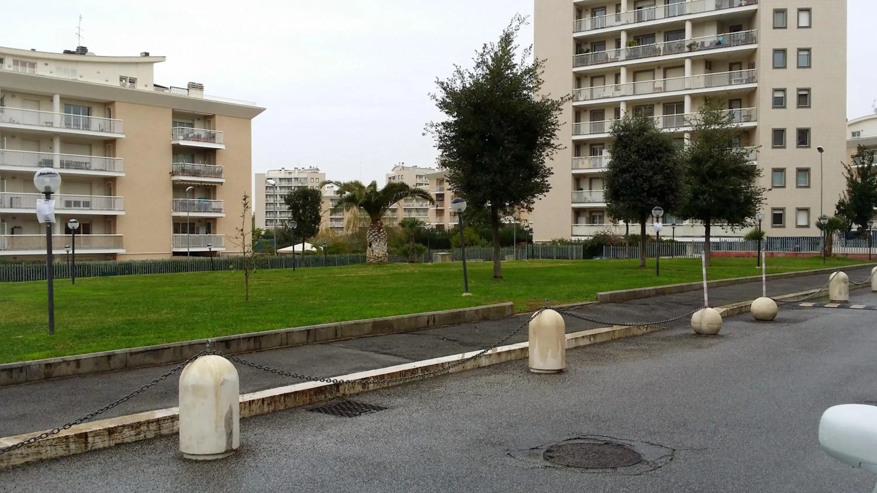 Facade/entrance in Altamira 2000 by GABRIELLA