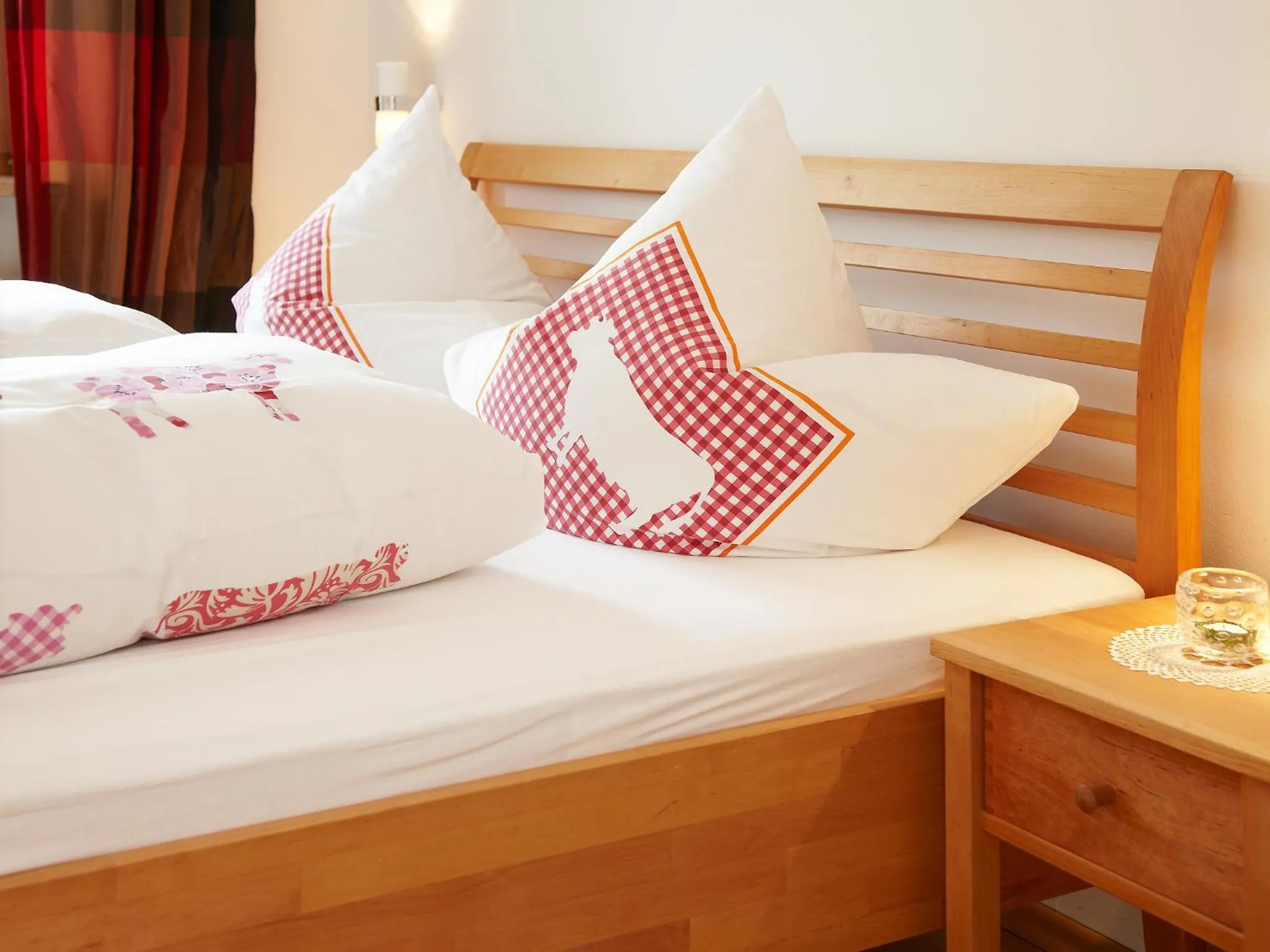 Bed in Ferienwohnungen Schwendinger