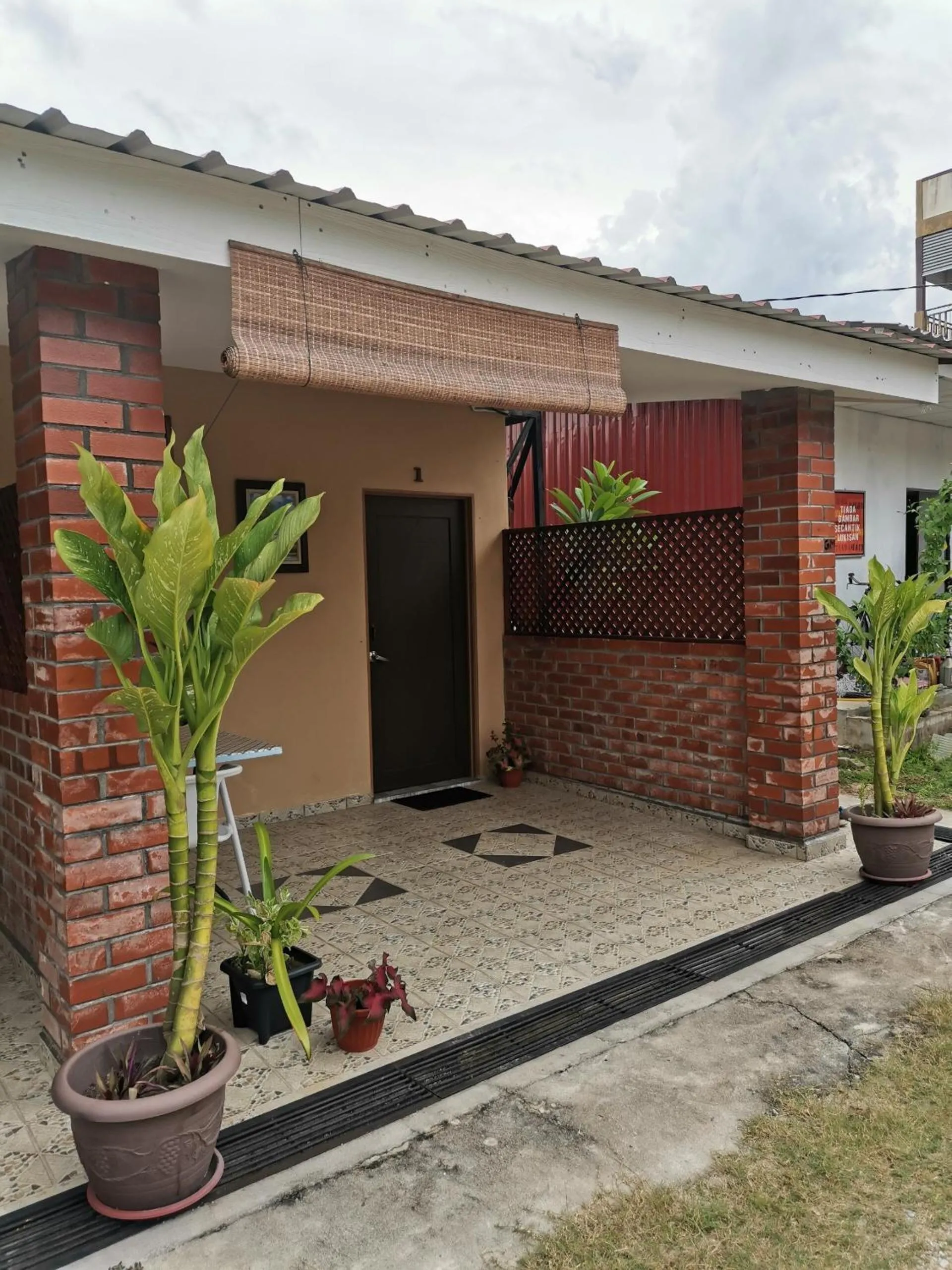Facade/entrance in OYO Home 90348 Inspire Rooms