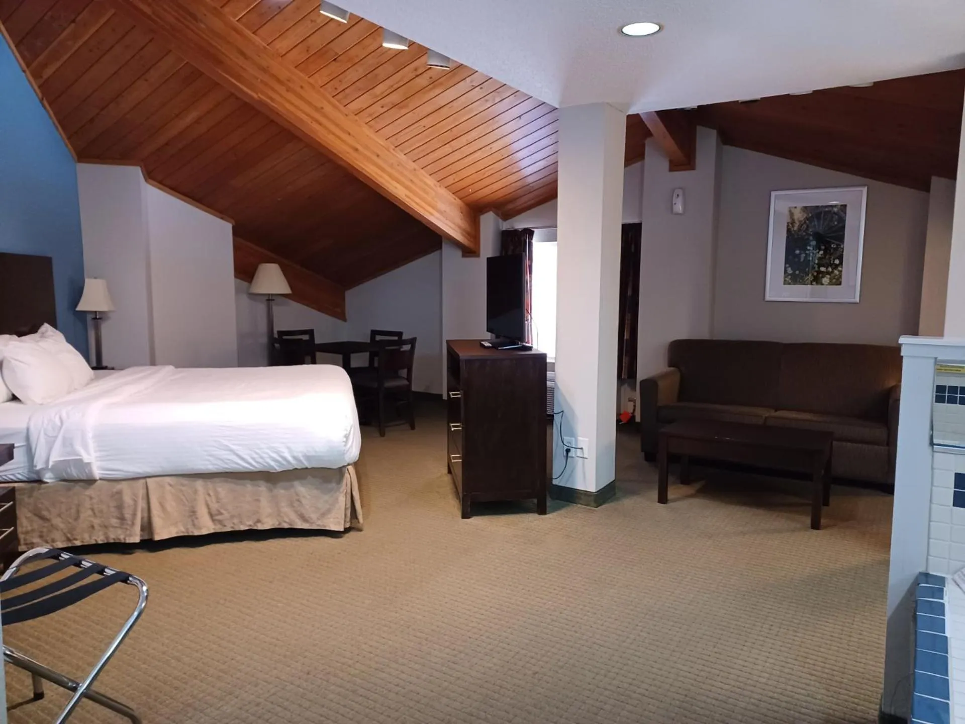 Bed in Baymont by Wyndham Freeport