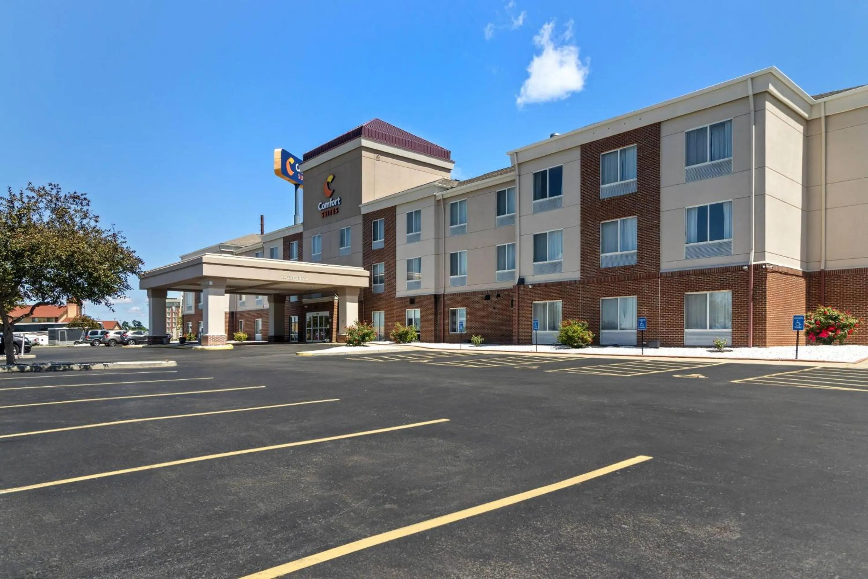 Property building in Comfort Suites
