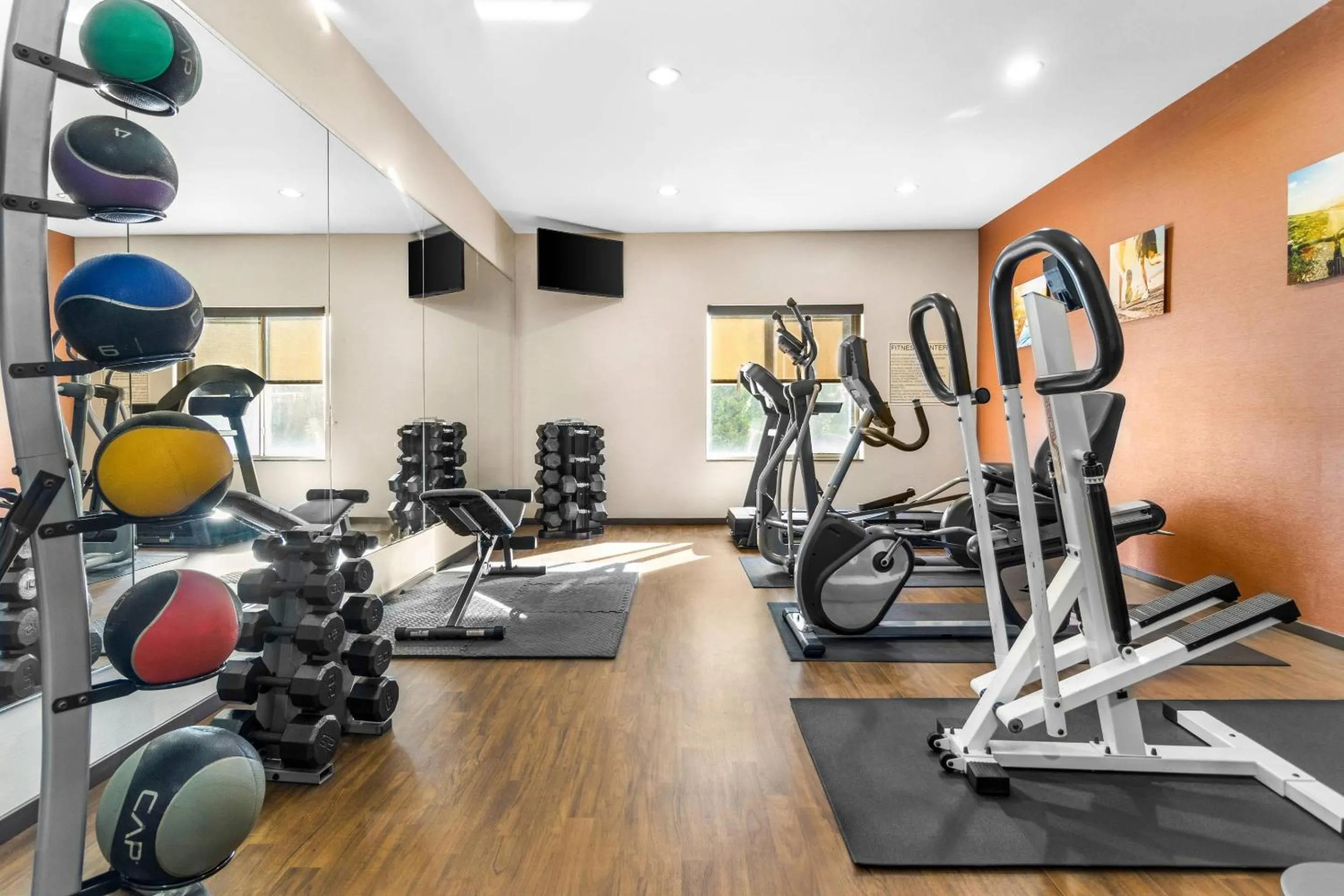 Fitness centre/facilities in Comfort Suites