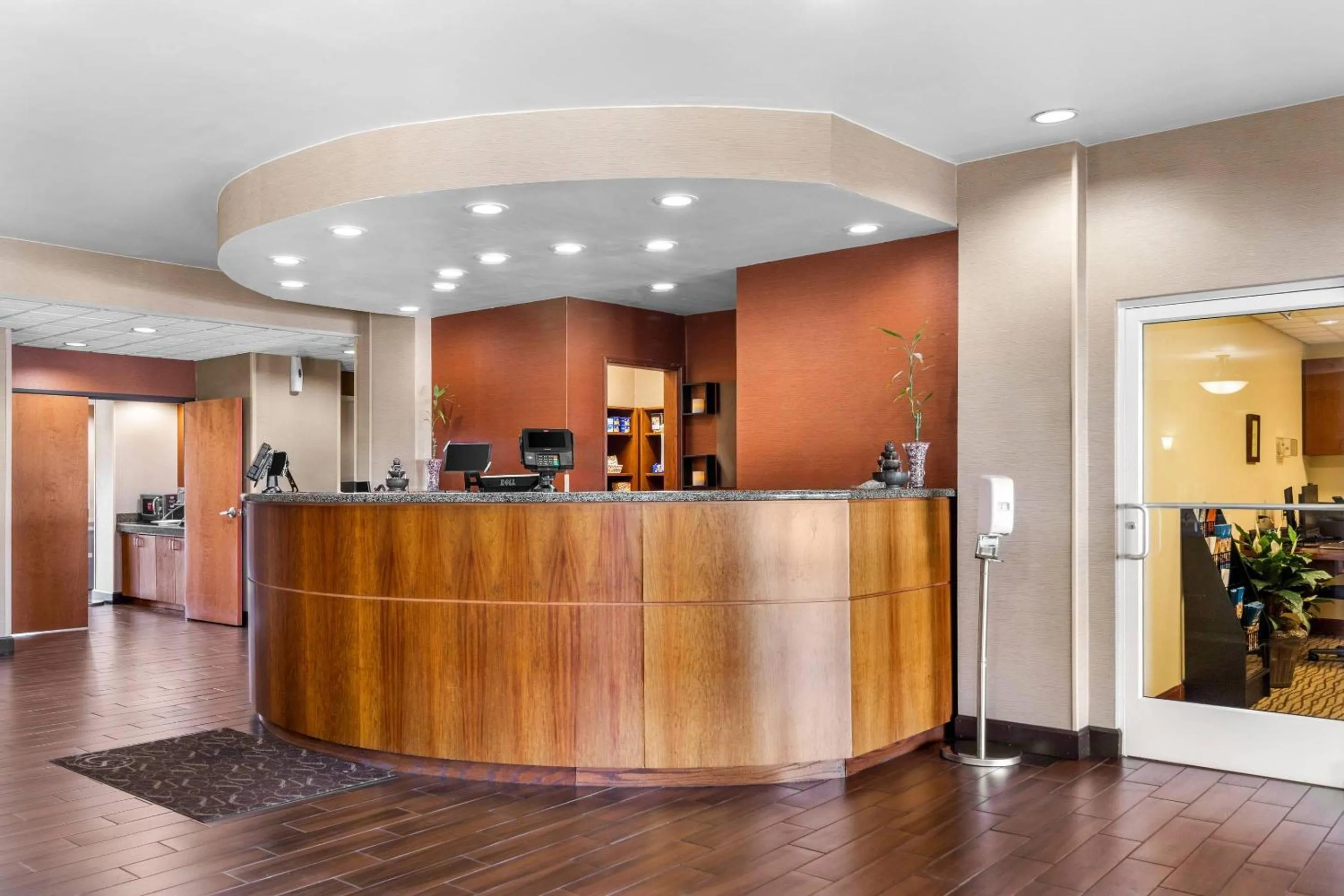 Lobby or reception in Comfort Suites