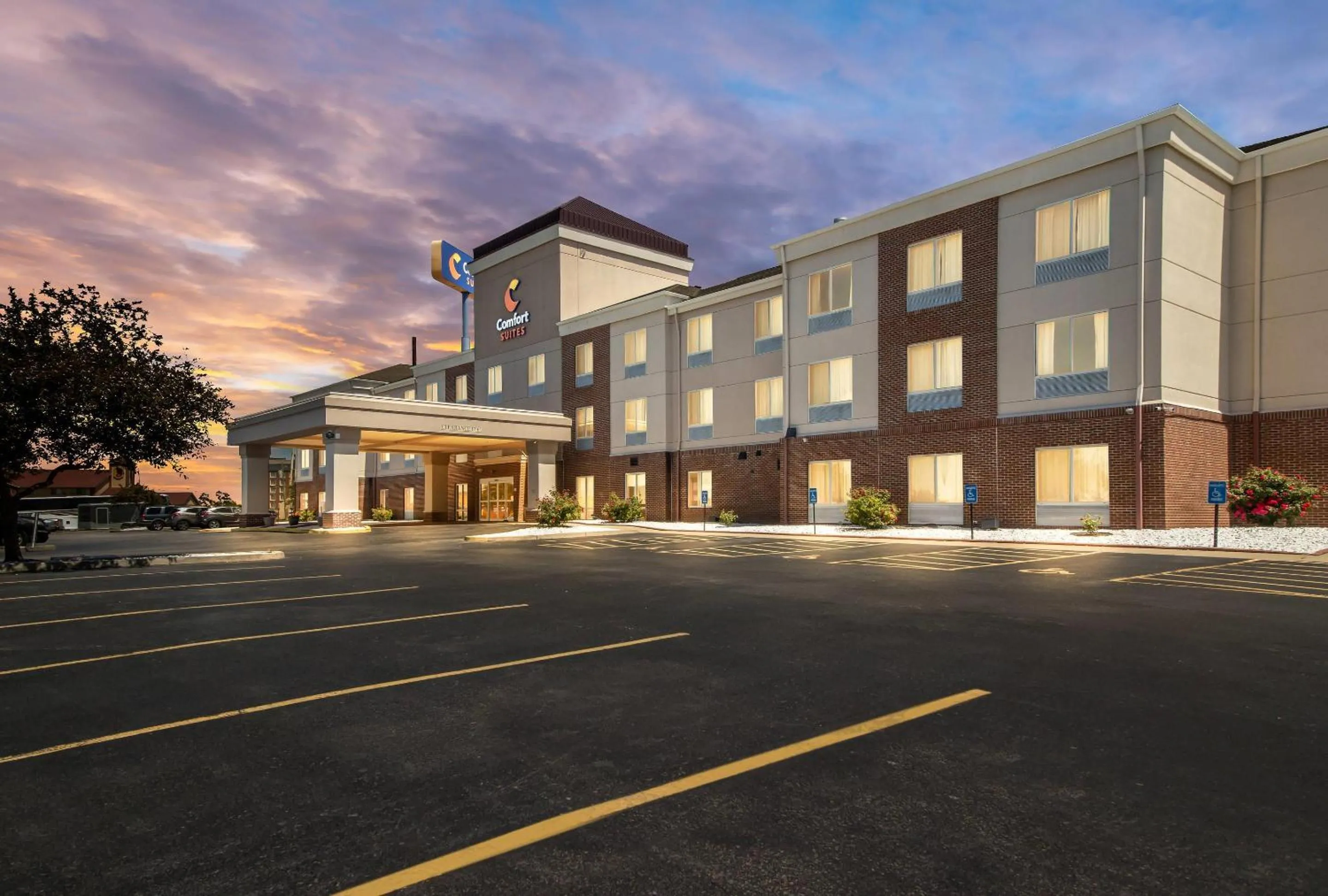 Property building in Comfort Suites
