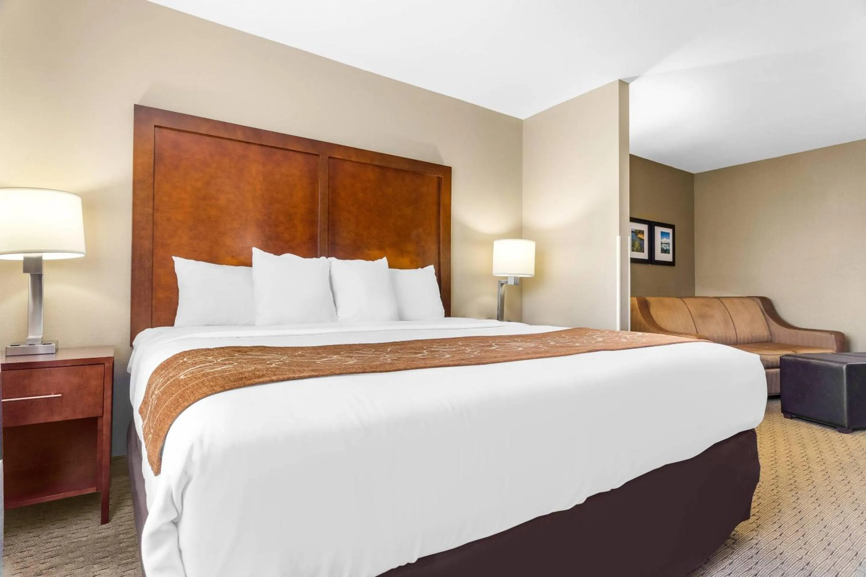 Bedroom, Bed in Comfort Suites