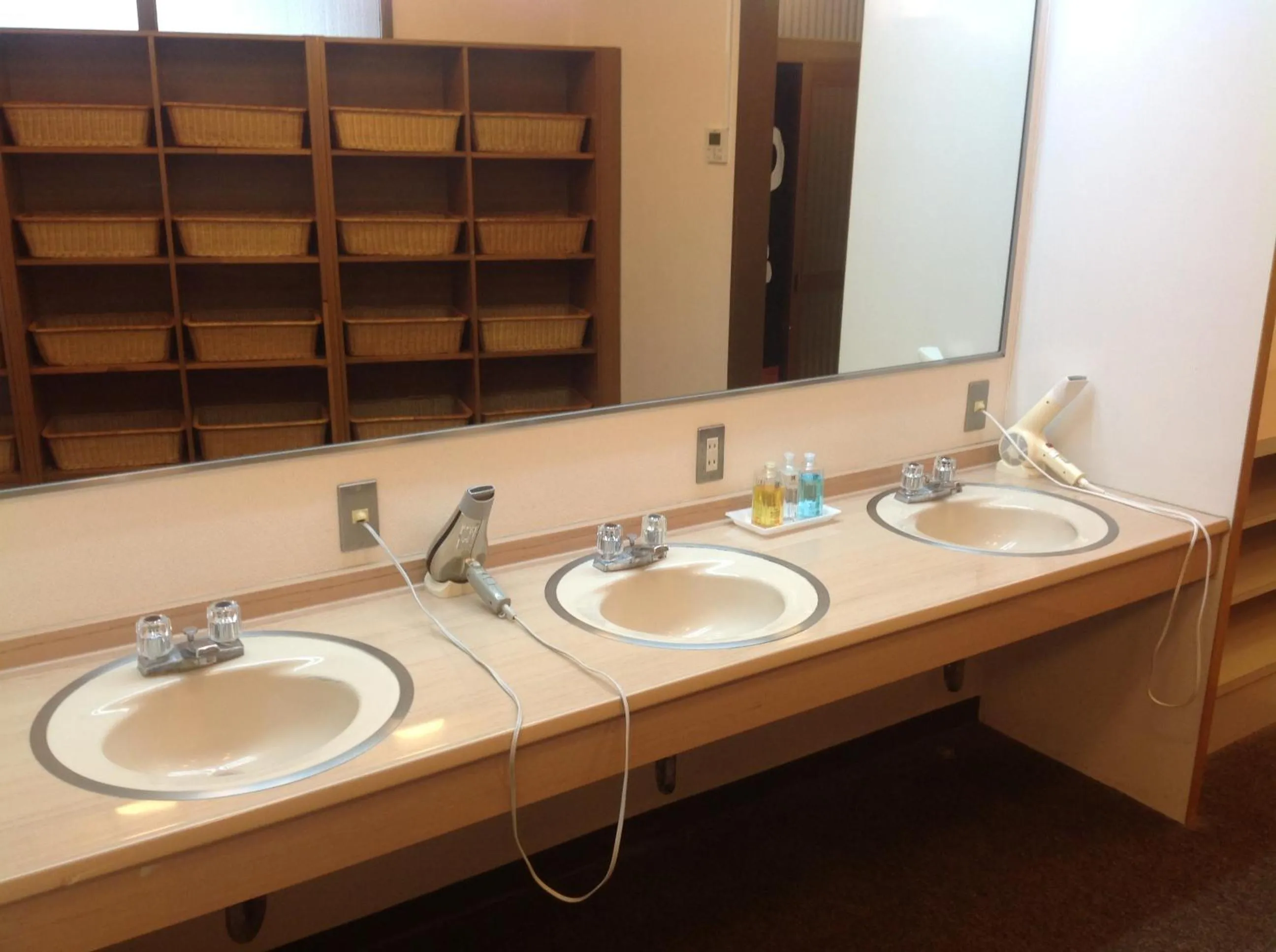 Hot Spring Bath in Itaniya