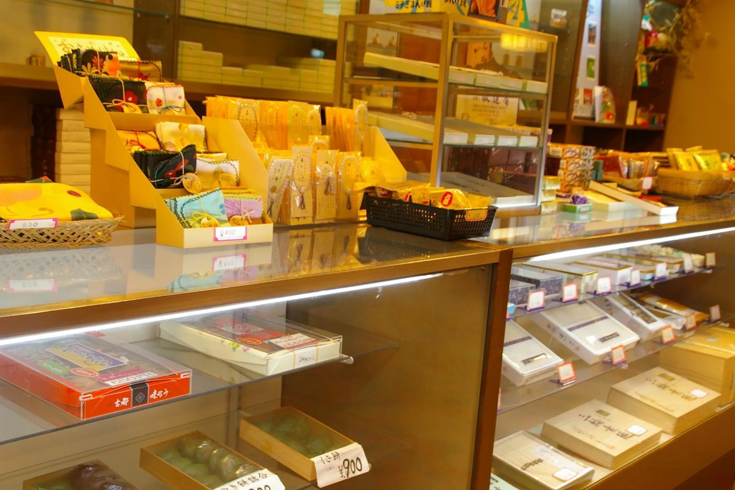 On-site shops in Itaniya