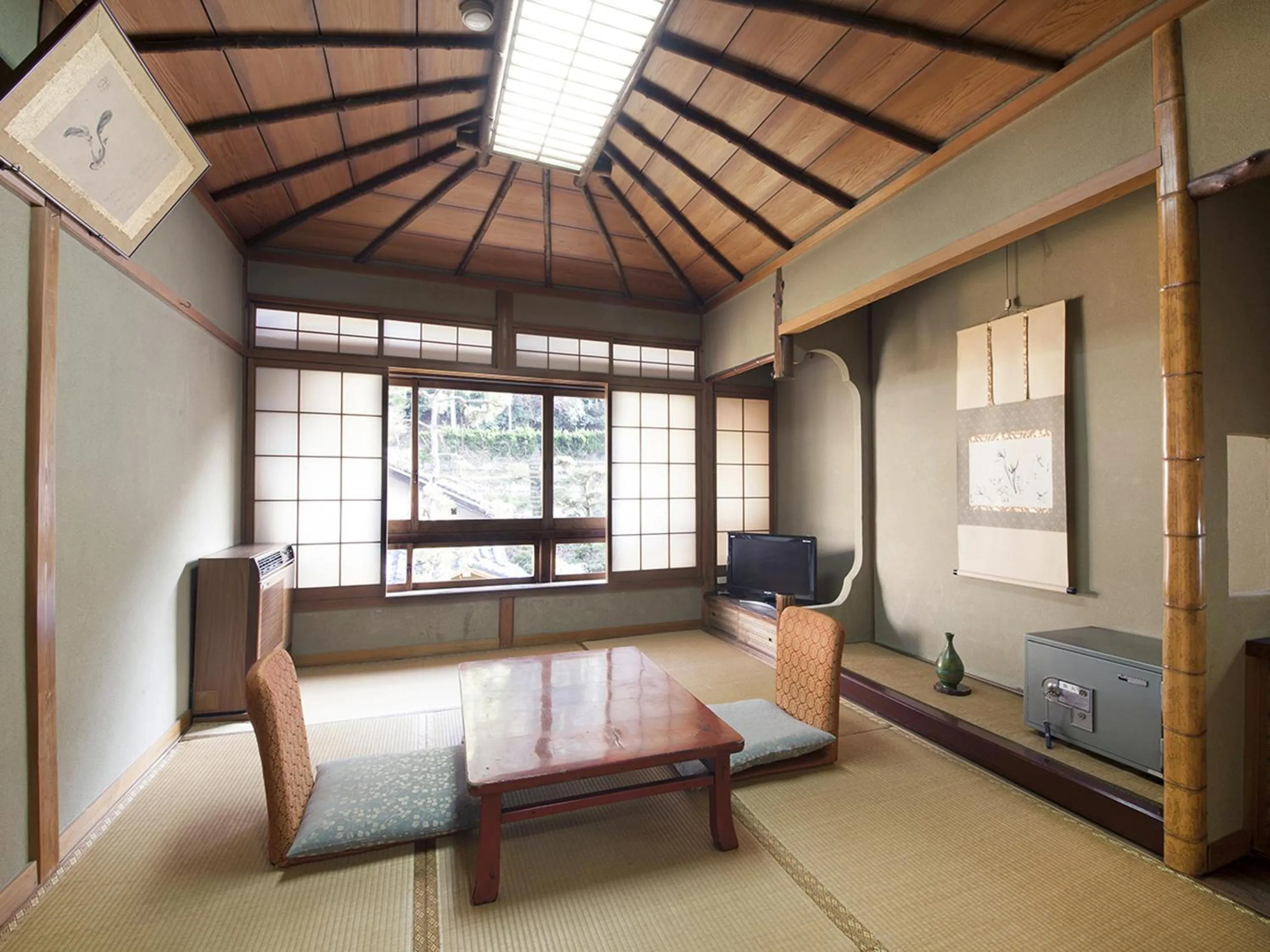 Photo of the whole room in Itaniya