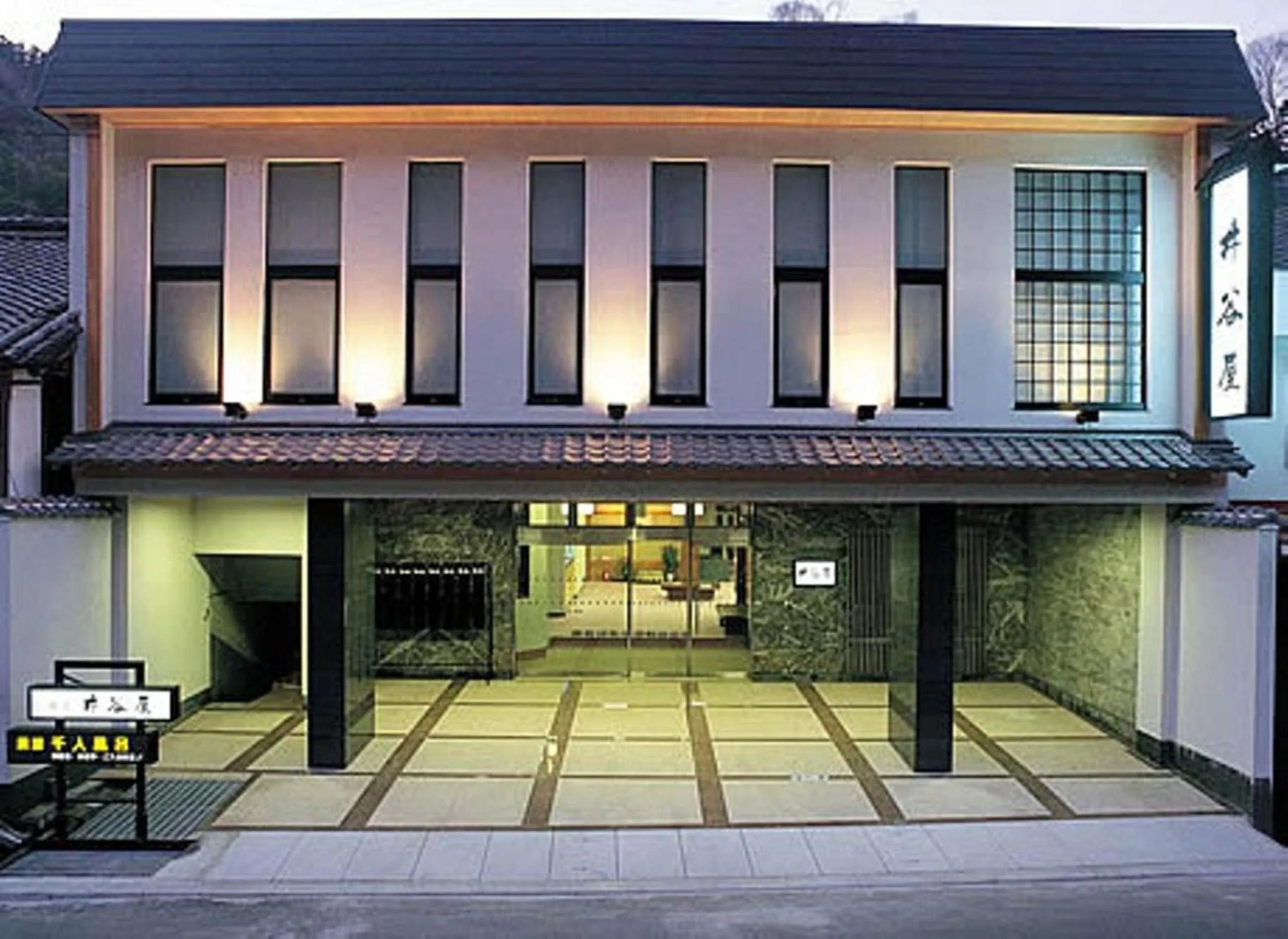 Facade/entrance in Itaniya