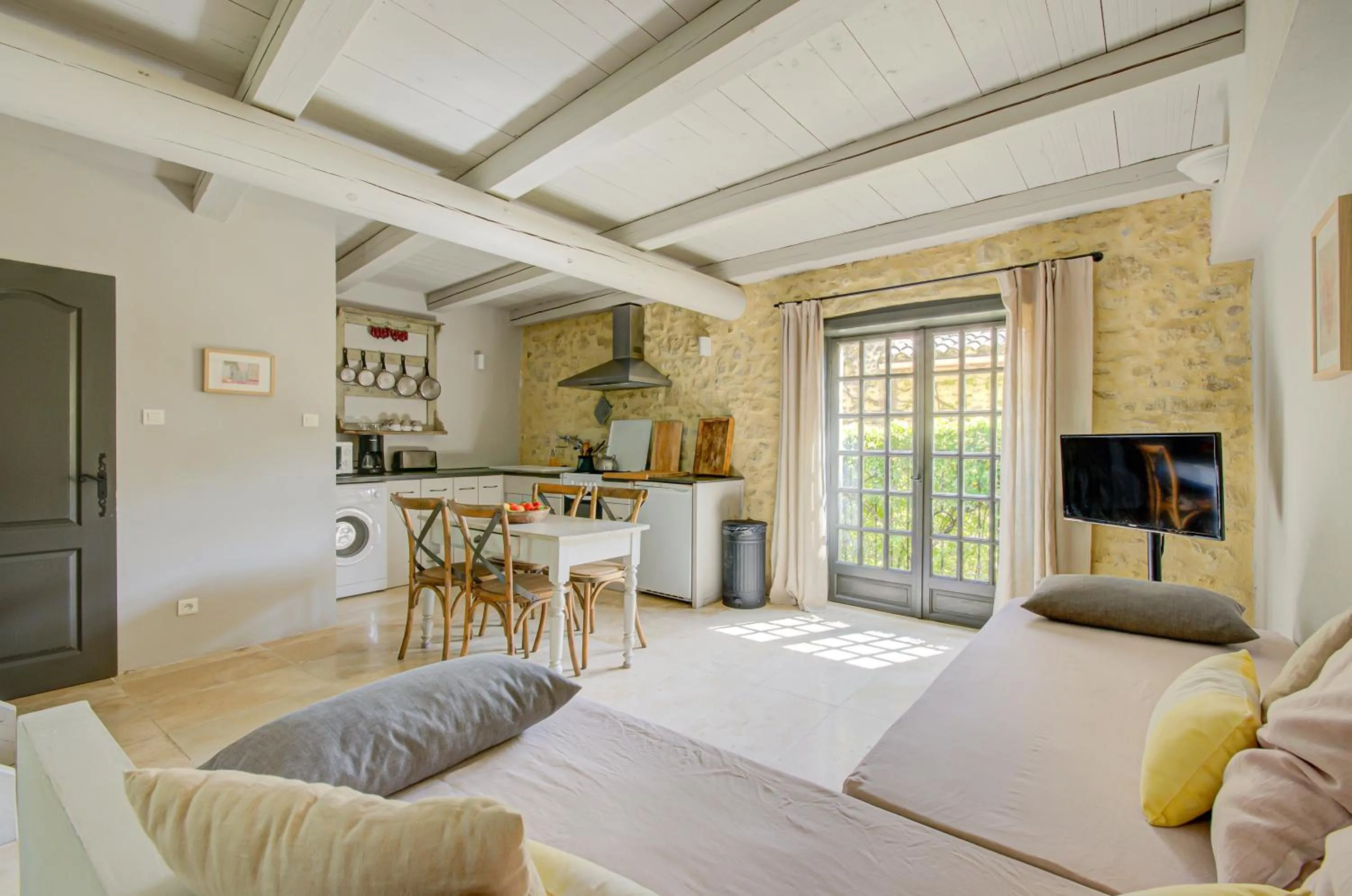 One-Bedroom Apartment  Poolside in Le Bercail de Montmirail