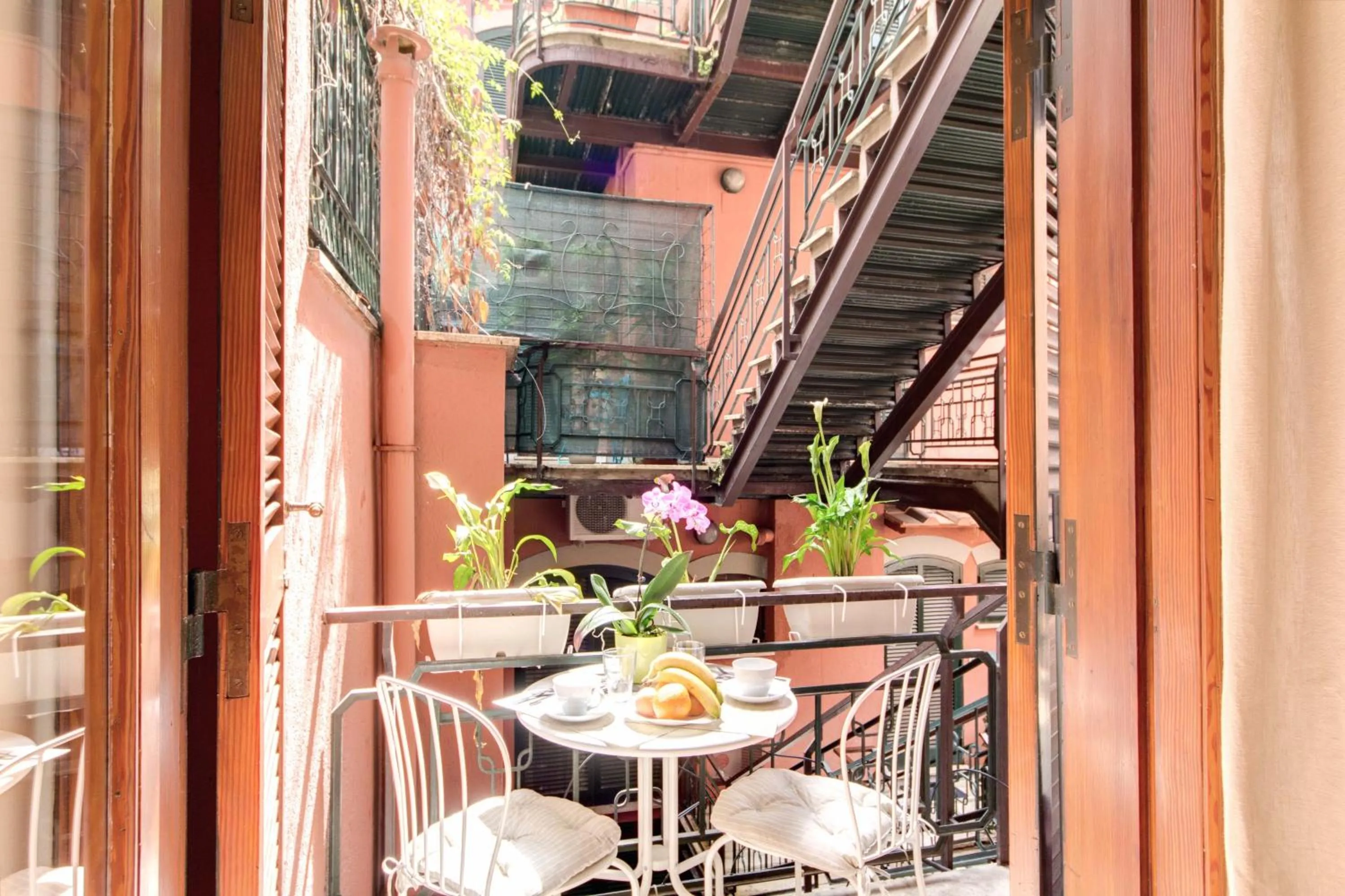 Balcony/Terrace in Elegant Apartment Behind the Colosseum