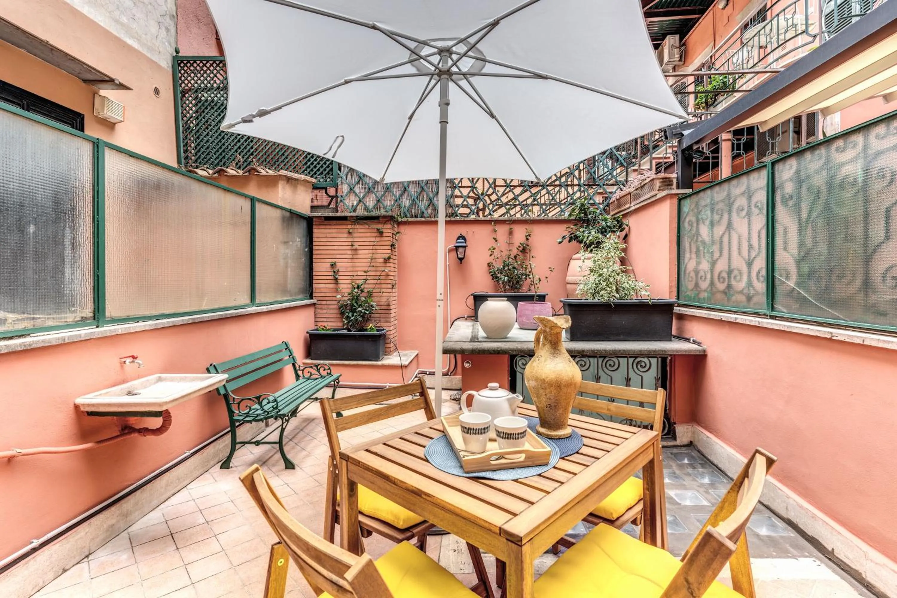 Property building in Elegant Apartment Behind the Colosseum