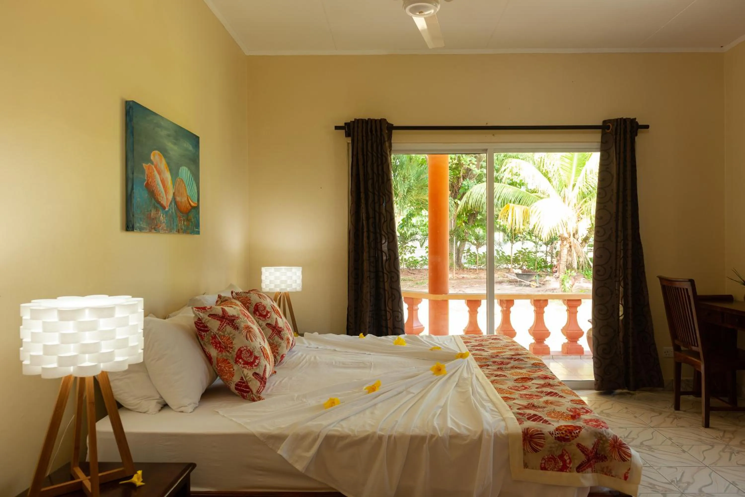 Bed in Villas des Alizes beachfront suites and garden villas