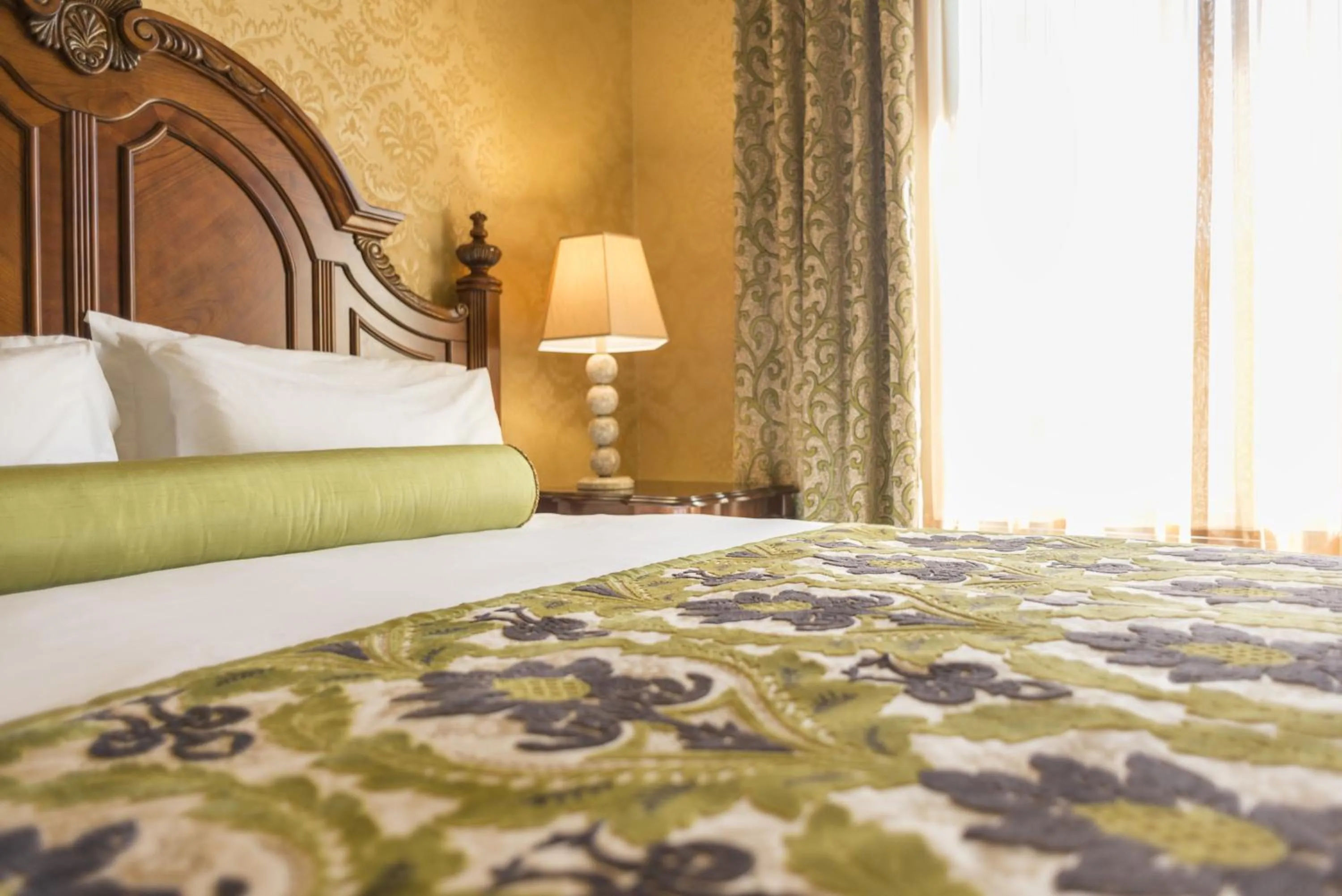 Bed in Ayres Hotel Manhattan Beach