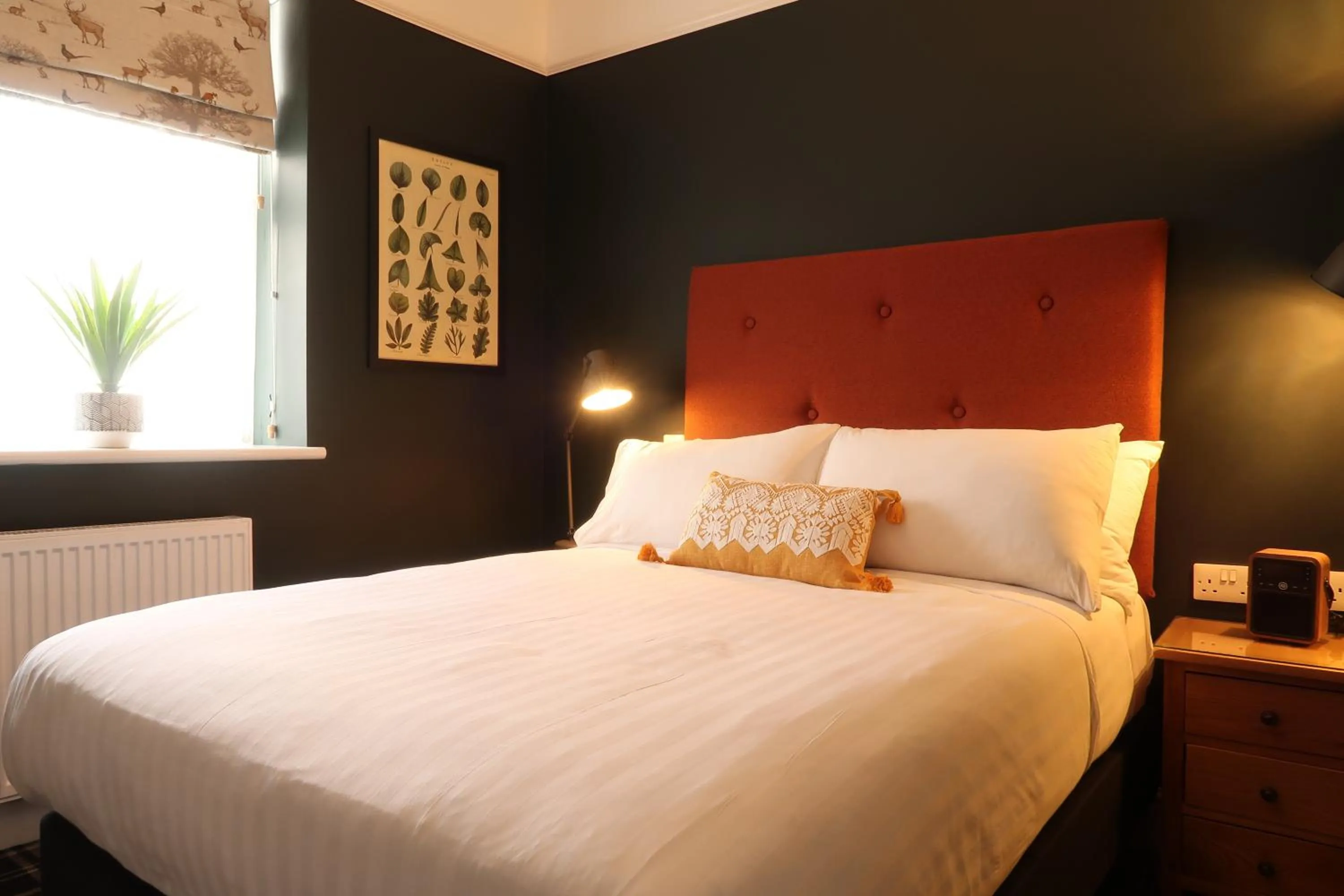 Shower, Bed in The Craft House