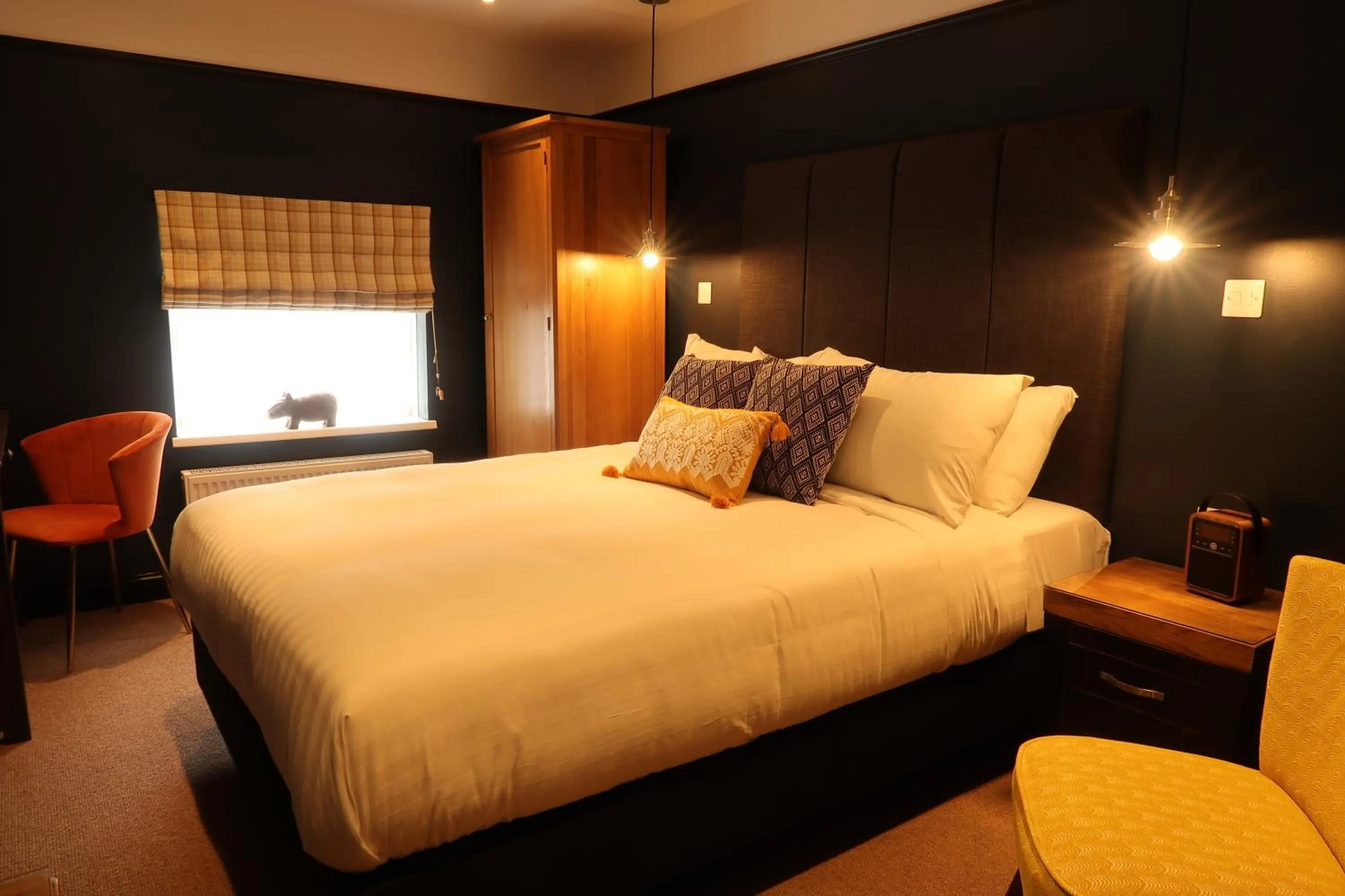 Shower, Bed in The Craft House